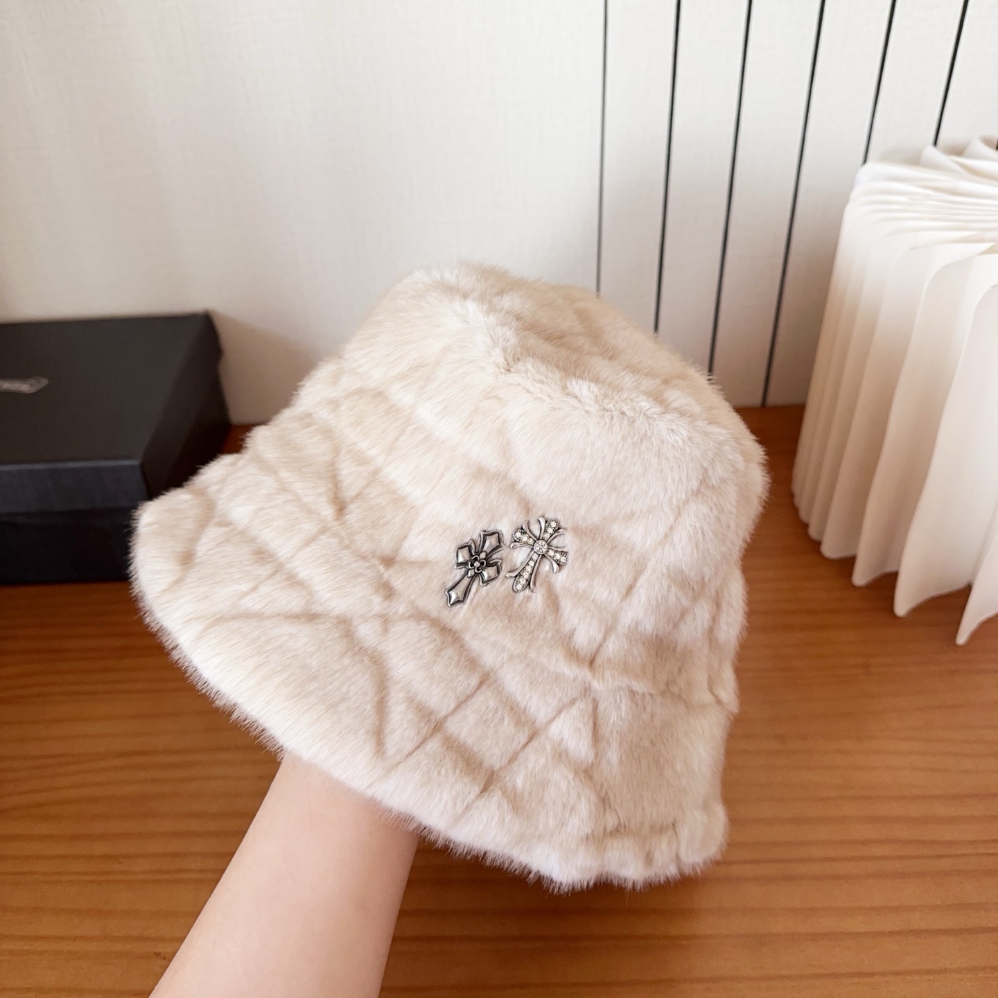 克罗心新款渔夫帽完全是超级完美的诠释了甜酷风 简直太爱了❤上头性感又帅气 双双在线！没有哪个女孩子拒绝的