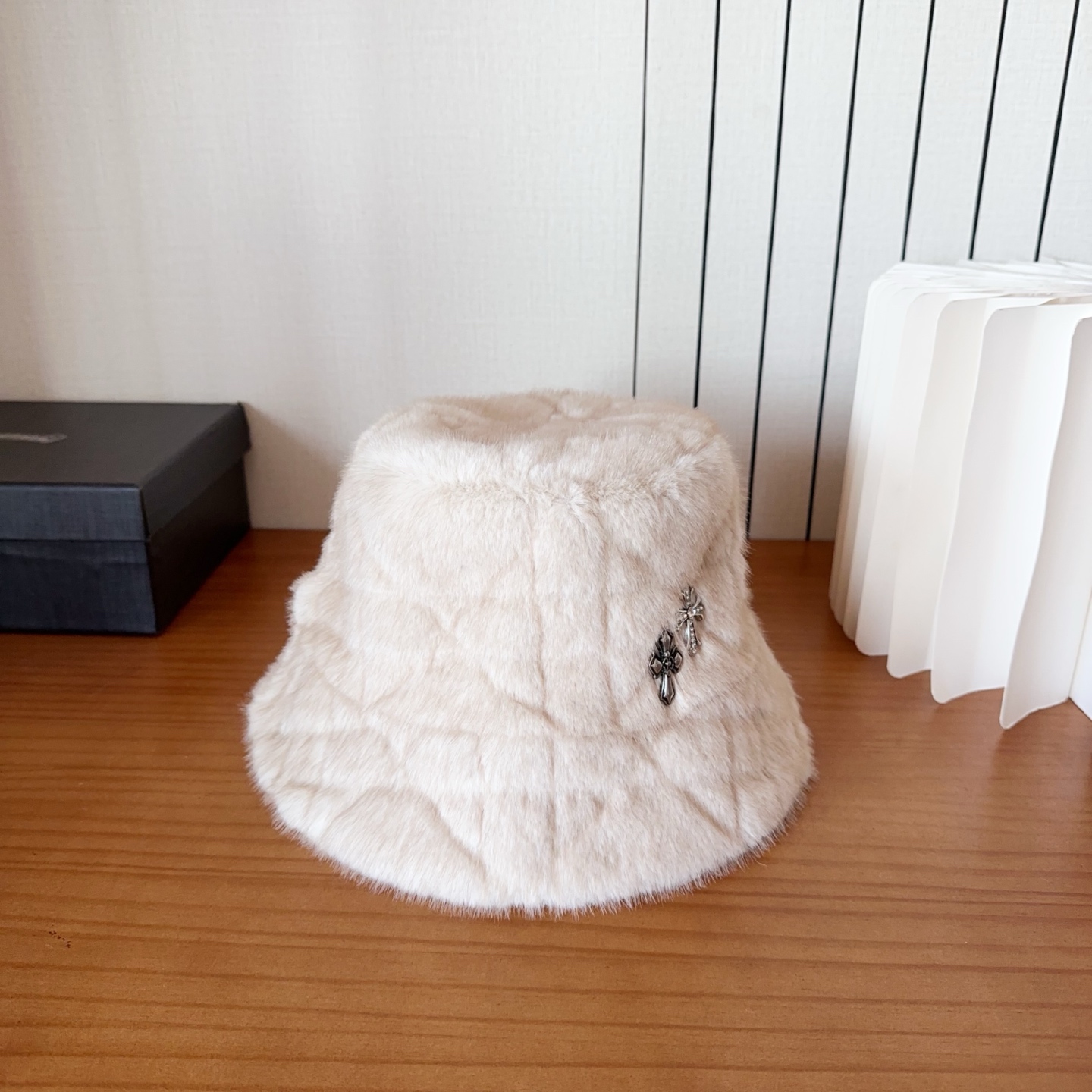 克罗心新款渔夫帽完全是超级完美的诠释了甜酷风 简直太爱了❤上头性感又帅气 双双在线！没有哪个女孩子拒绝的