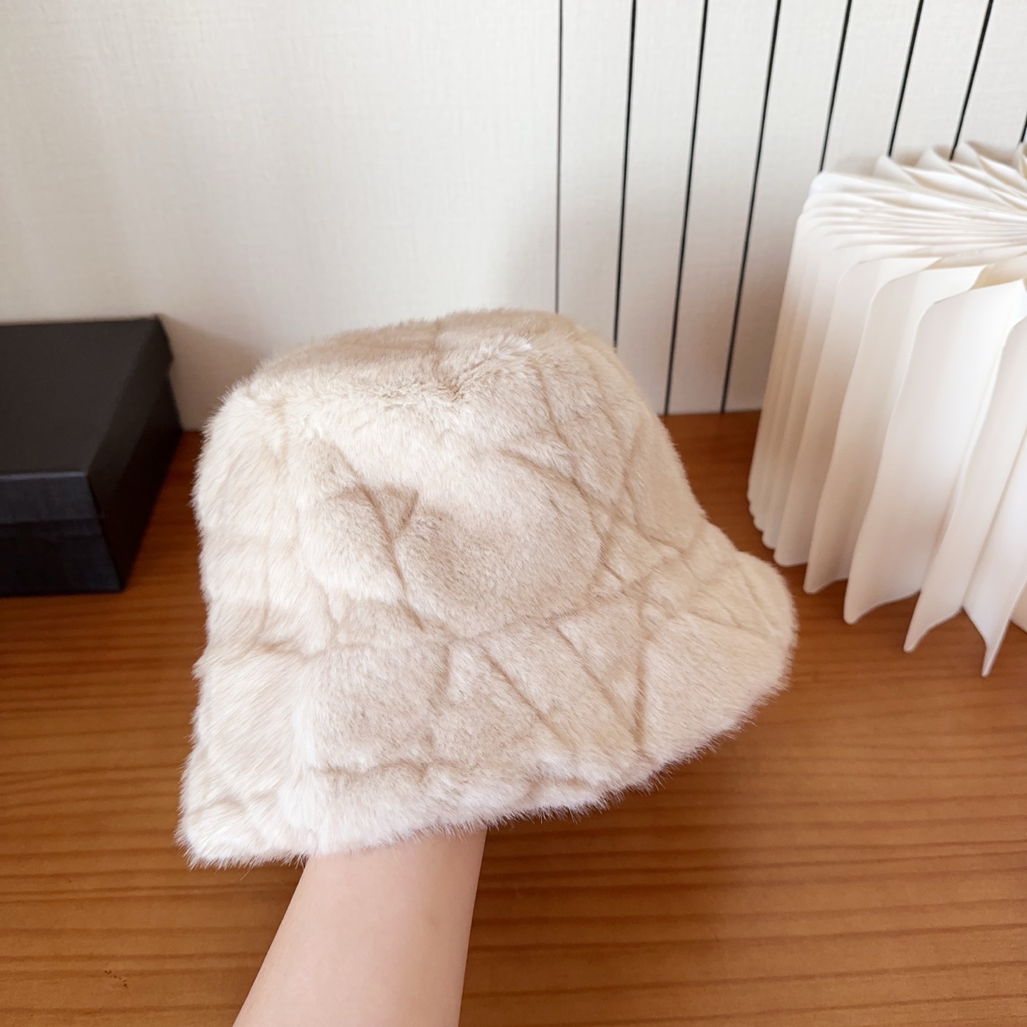 克罗心新款渔夫帽完全是超级完美的诠释了甜酷风 简直太爱了❤上头性感又帅气 双双在线！没有哪个女孩子拒绝的