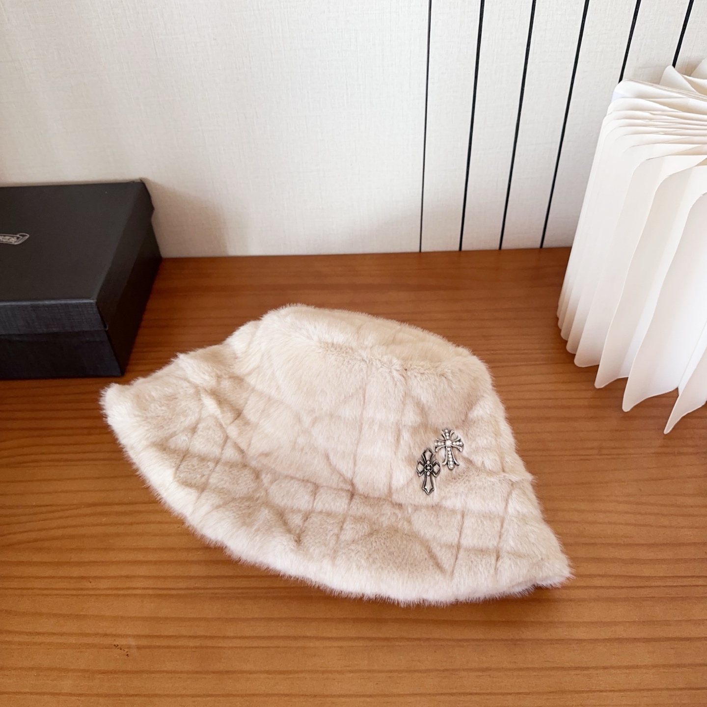 克罗心新款渔夫帽完全是超级完美的诠释了甜酷风 简直太爱了❤上头性感又帅气 双双在线！没有哪个女孩子拒绝的