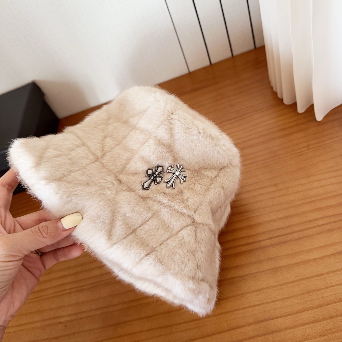 克罗心新款渔夫帽完全是超级完美的诠释了甜酷风 简直太爱了❤上头性感又帅气 双双在线！没有哪个女孩子拒绝的