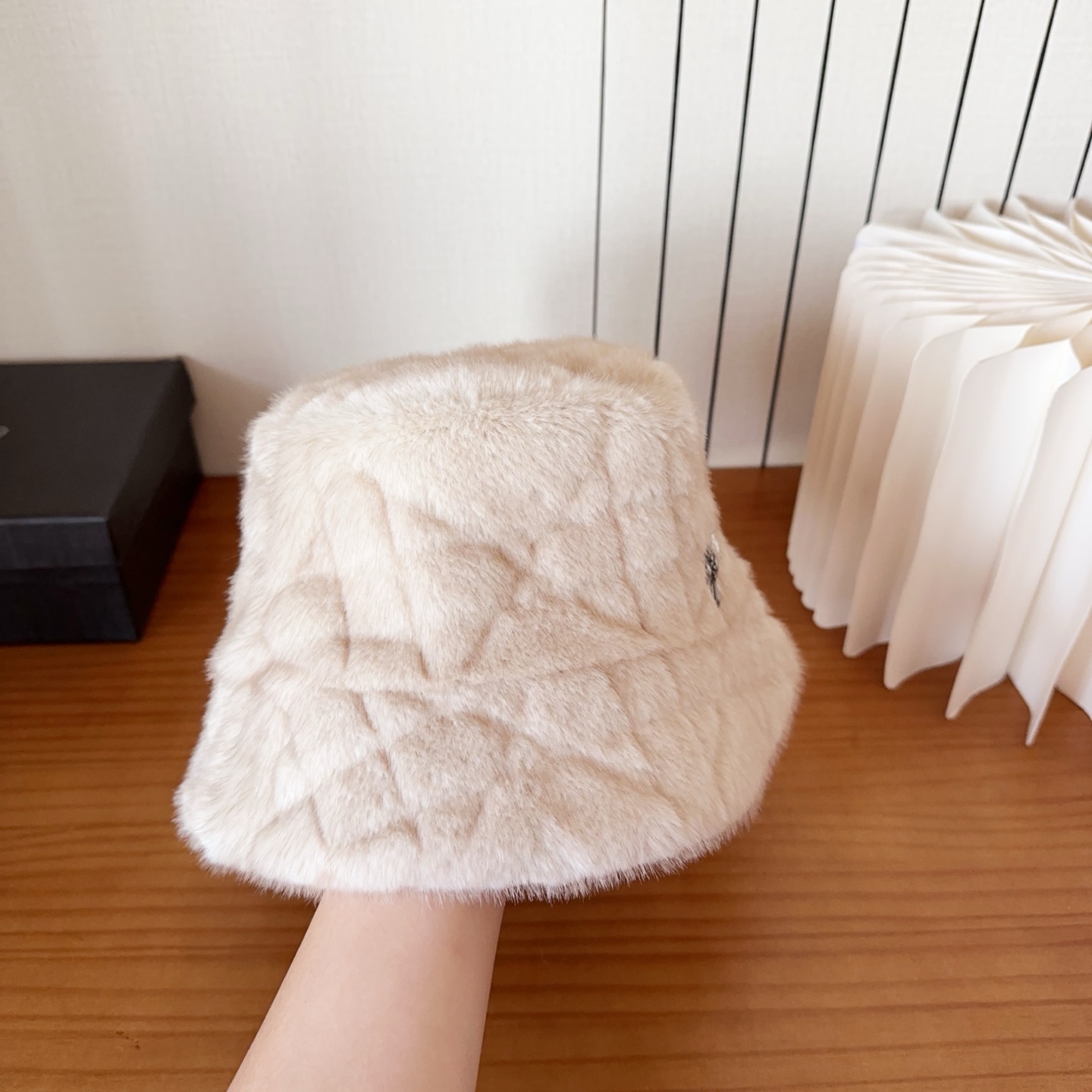 克罗心新款渔夫帽完全是超级完美的诠释了甜酷风 简直太爱了❤上头性感又帅气 双双在线！没有哪个女孩子拒绝的