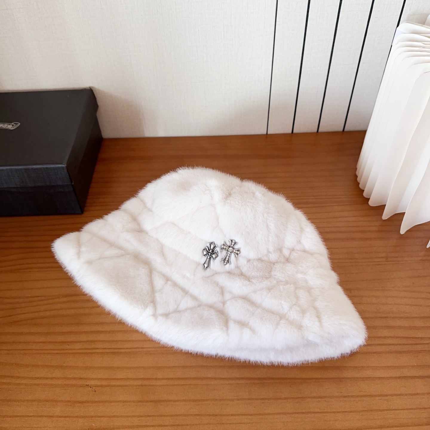 克罗心新款渔夫帽完全是超级完美的诠释了甜酷风 简直太爱了❤上头性感又帅气 双双在线！没有哪个女孩子拒绝的