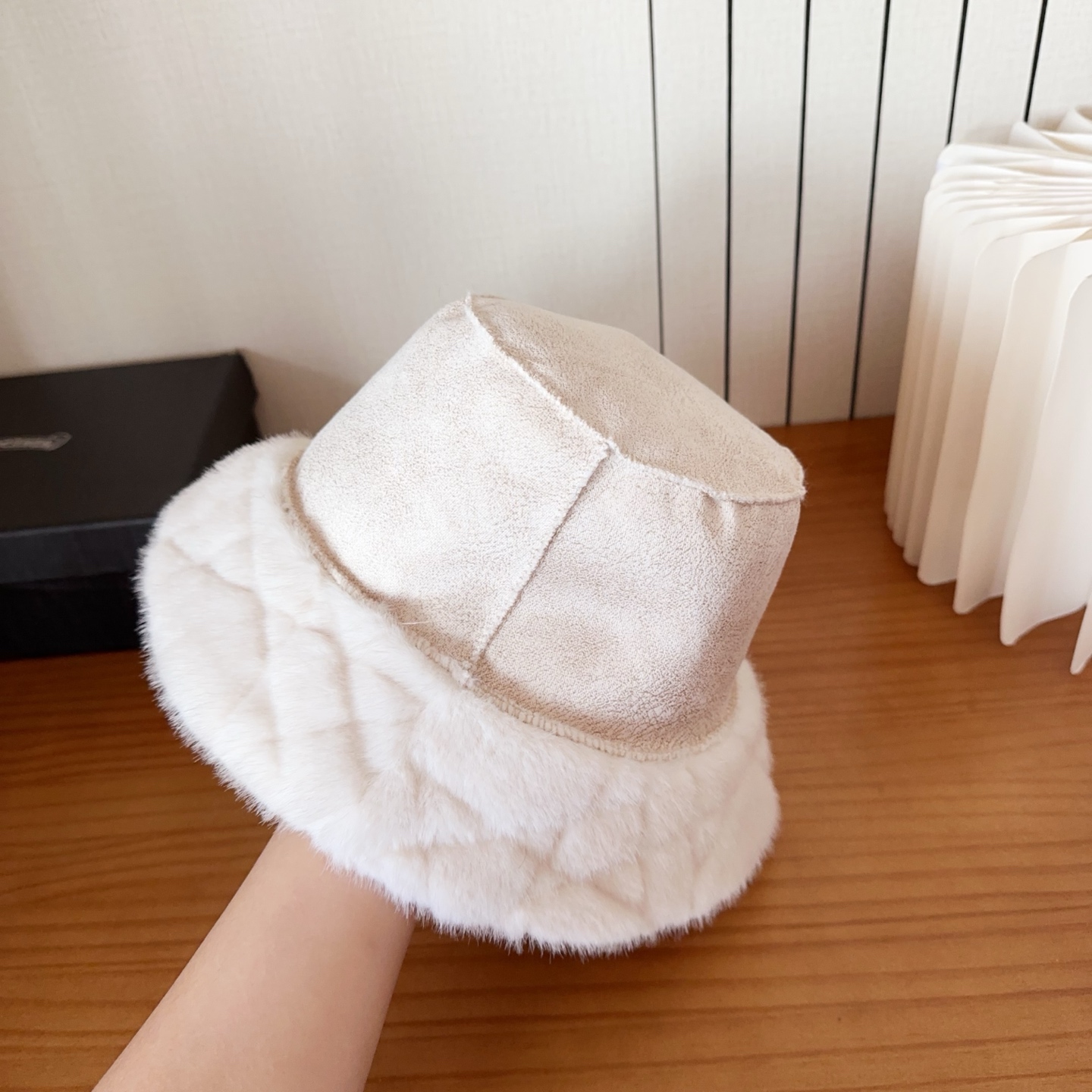 克罗心新款渔夫帽完全是超级完美的诠释了甜酷风 简直太爱了❤上头性感又帅气 双双在线！没有哪个女孩子拒绝的