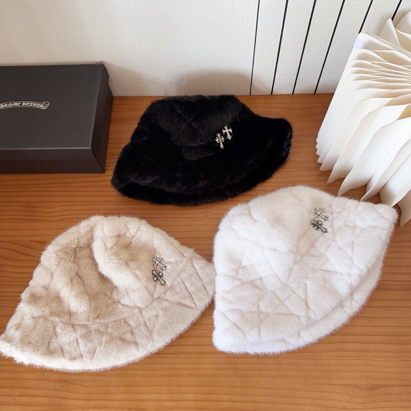 克罗心新款渔夫帽完全是超级完美的诠释了甜酷风 简直太爱了❤上头性感又帅气 双双在线！没有哪个女孩子拒绝的