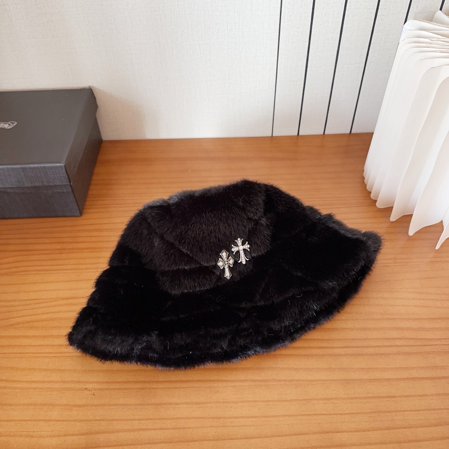 克罗心新款渔夫帽完全是超级完美的诠释了甜酷风 简直太爱了❤上头性感又帅气 双双在线！没有哪个女孩子拒绝的