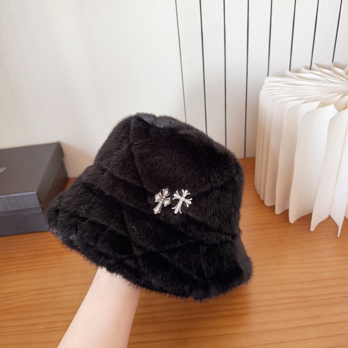 克罗心新款渔夫帽完全是超级完美的诠释了甜酷风 简直太爱了❤上头性感又帅气 双双在线！没有哪个女孩子拒绝的