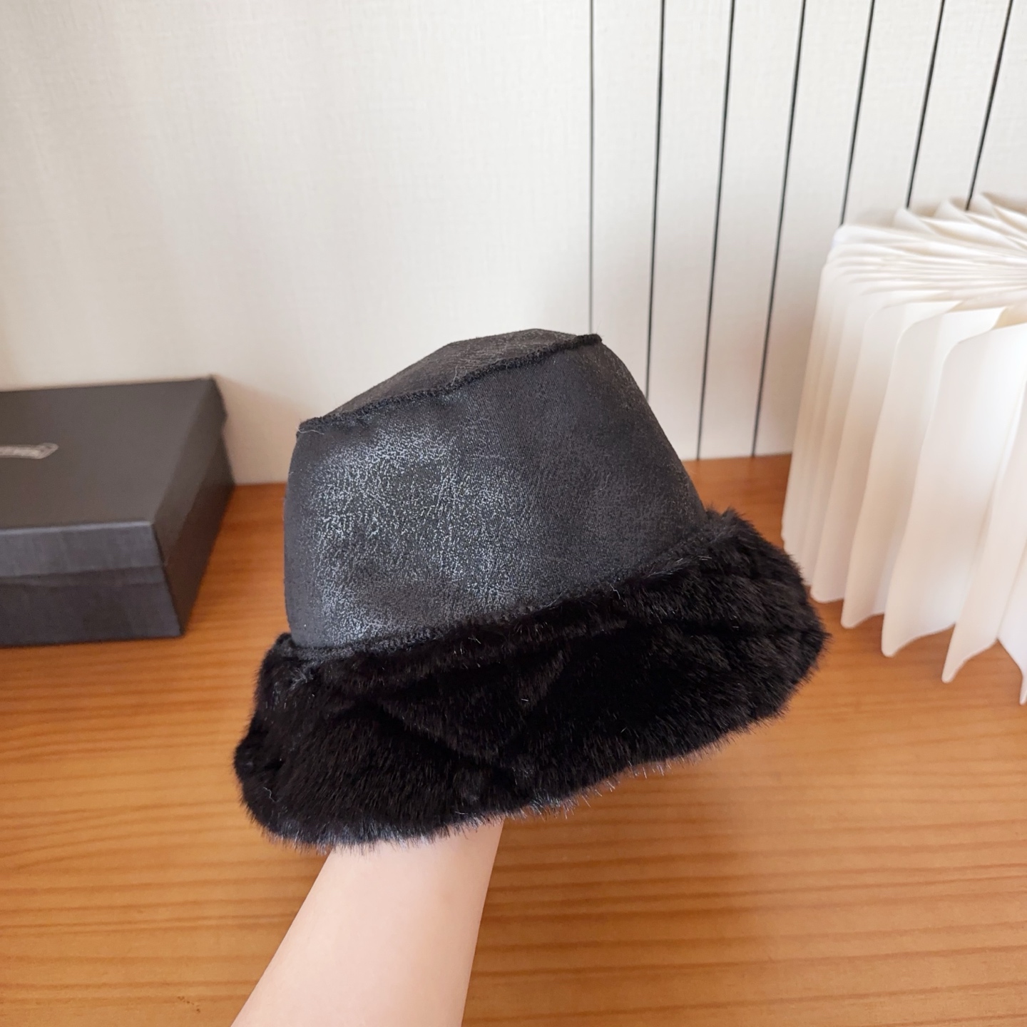 克罗心新款渔夫帽完全是超级完美的诠释了甜酷风 简直太爱了❤上头性感又帅气 双双在线！没有哪个女孩子拒绝的