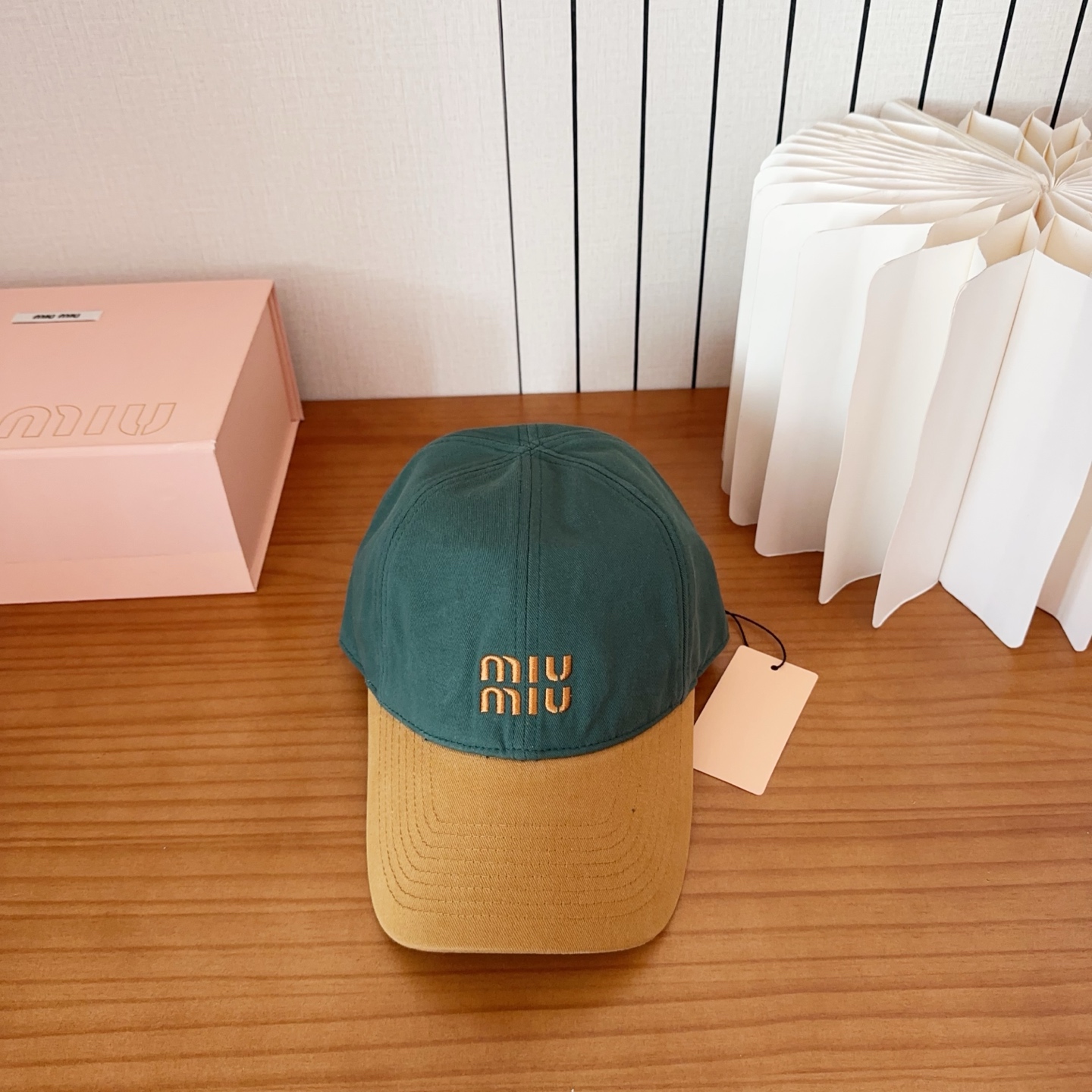 miumiu 缪缪秋冬新品棒球帽 原单正品开模订制，原版做工细致质量超赞！