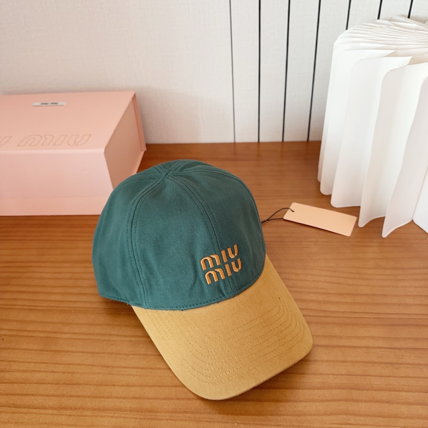 miumiu 缪缪秋冬新品棒球帽 原单正品开模订制，原版做工细致质量超赞！
