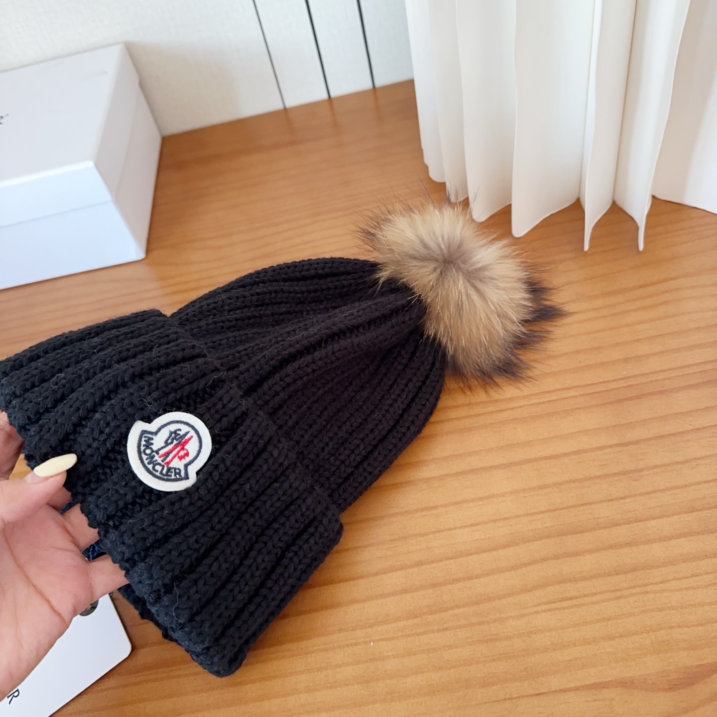 Moncler蒙口25秋冬女士羊毛编织保暖针织帽羊绒软糯般质感，正品级享受！超大狐狸毛球1:1定制，原标