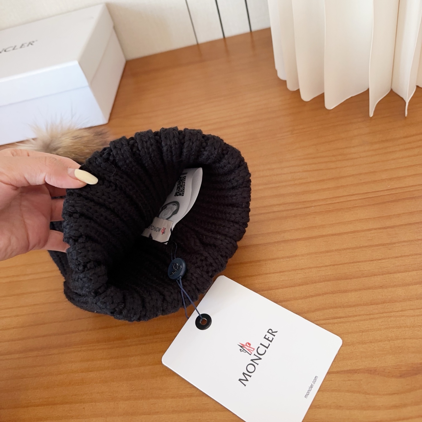 Moncler蒙口25秋冬女士羊毛编织保暖针织帽羊绒软糯般质感，正品级享受！超大狐狸毛球1:1定制，原标