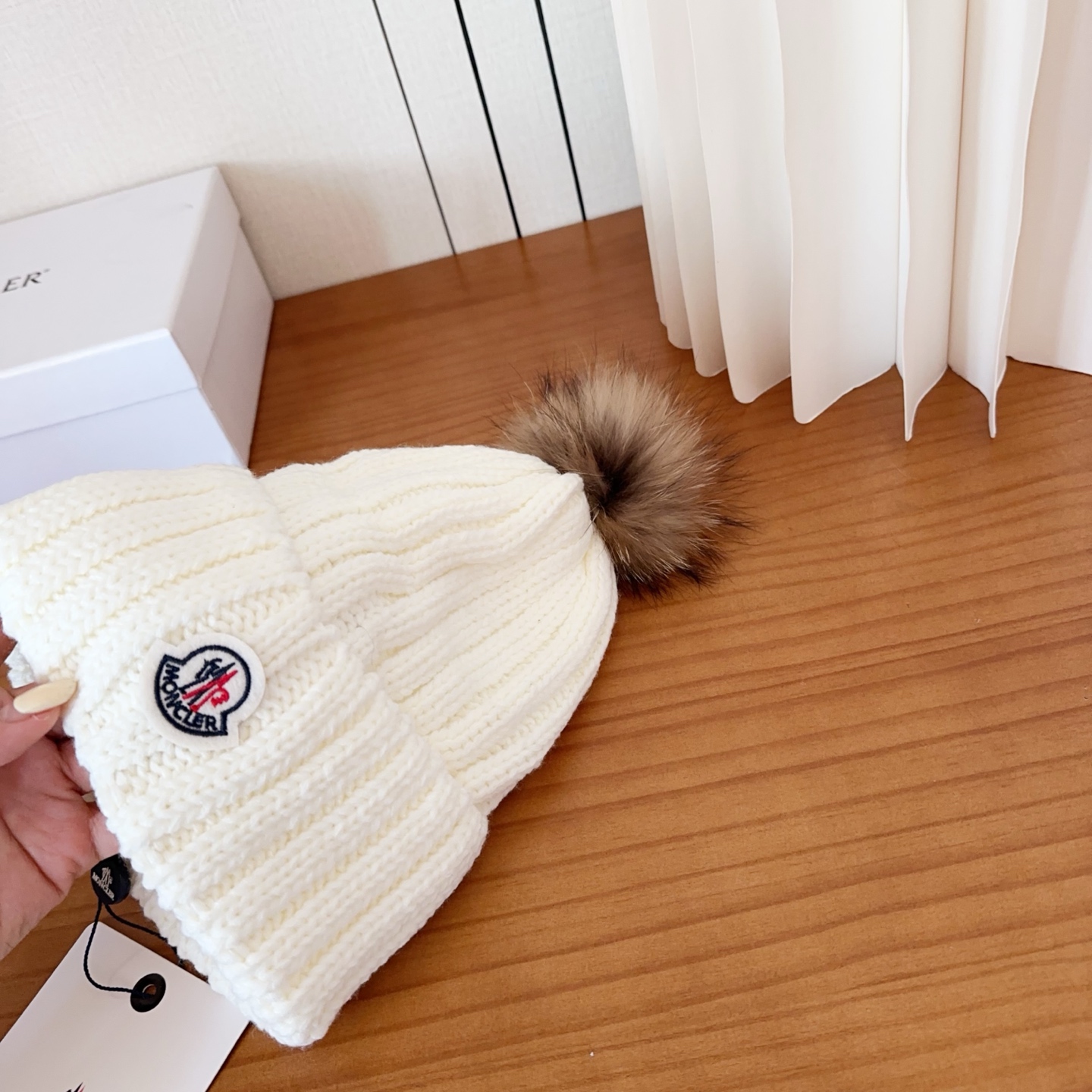 Moncler蒙口25秋冬女士羊毛编织保暖针织帽羊绒软糯般质感，正品级享受！超大狐狸毛球1:1定制，原标