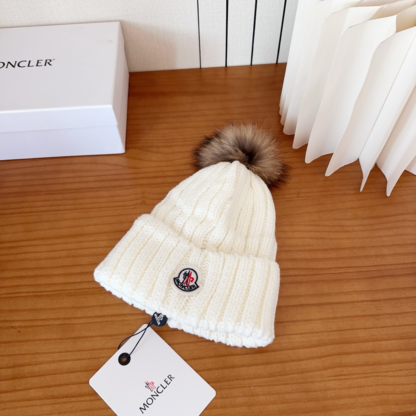 Moncler蒙口25秋冬女士羊毛编织保暖针织帽羊绒软糯般质感，正品级享受！超大狐狸毛球1:1定制，原标