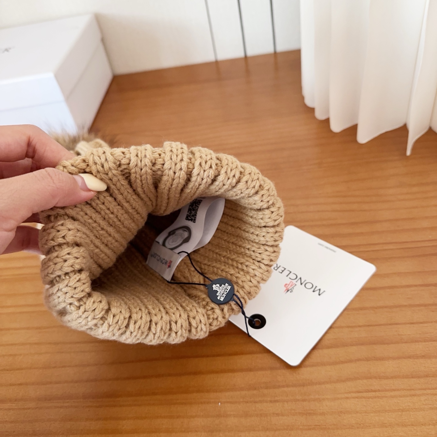 Moncler蒙口25秋冬女士羊毛编织保暖针织帽羊绒软糯般质感，正品级享受！超大狐狸毛球1:1定制，原标