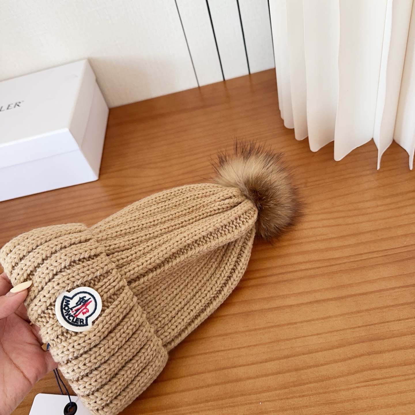 Moncler蒙口25秋冬女士羊毛编织保暖针织帽羊绒软糯般质感，正品级享受！超大狐狸毛球1:1定制，原标