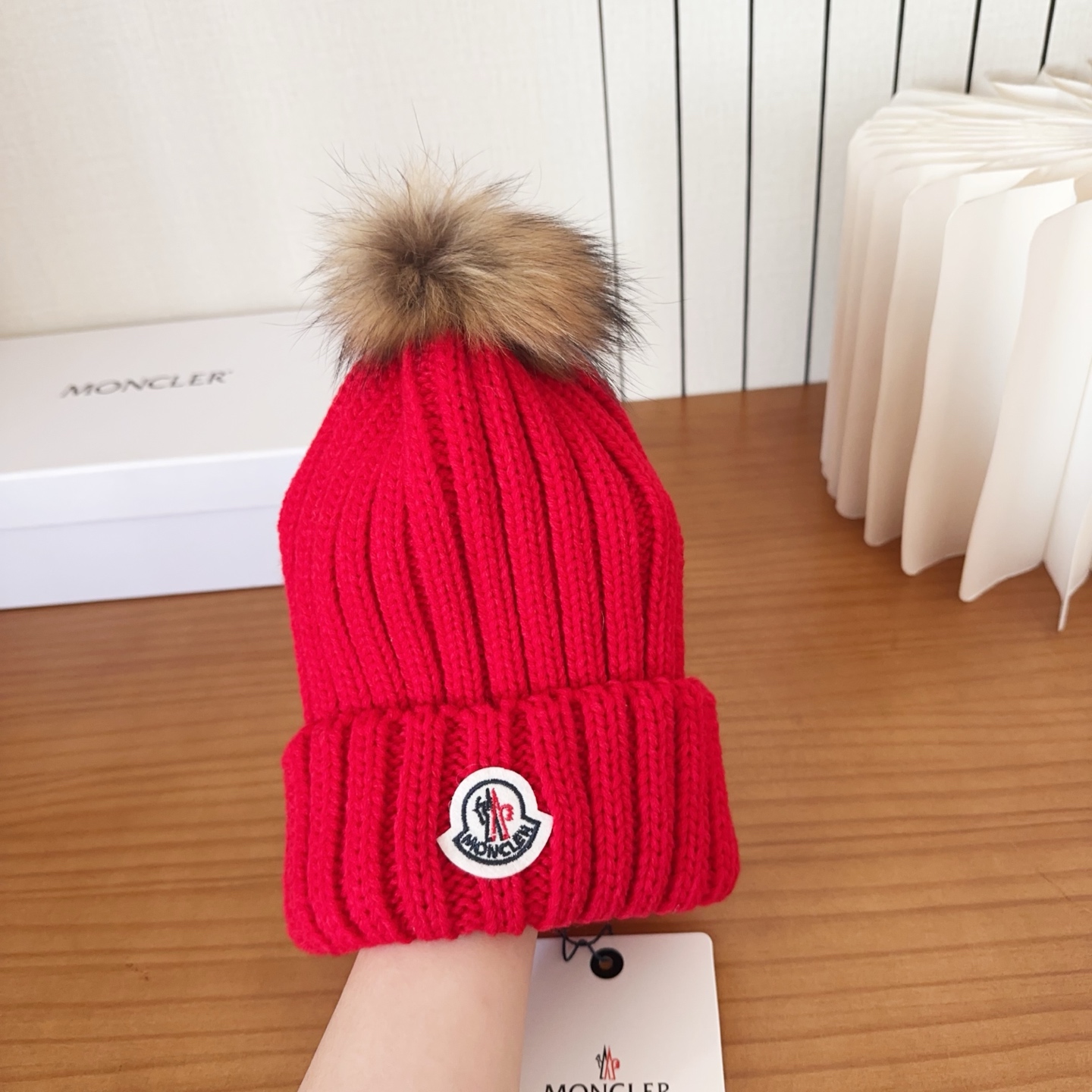 Moncler蒙口25秋冬女士羊毛编织保暖针织帽羊绒软糯般质感，正品级享受！超大狐狸毛球1:1定制，原标