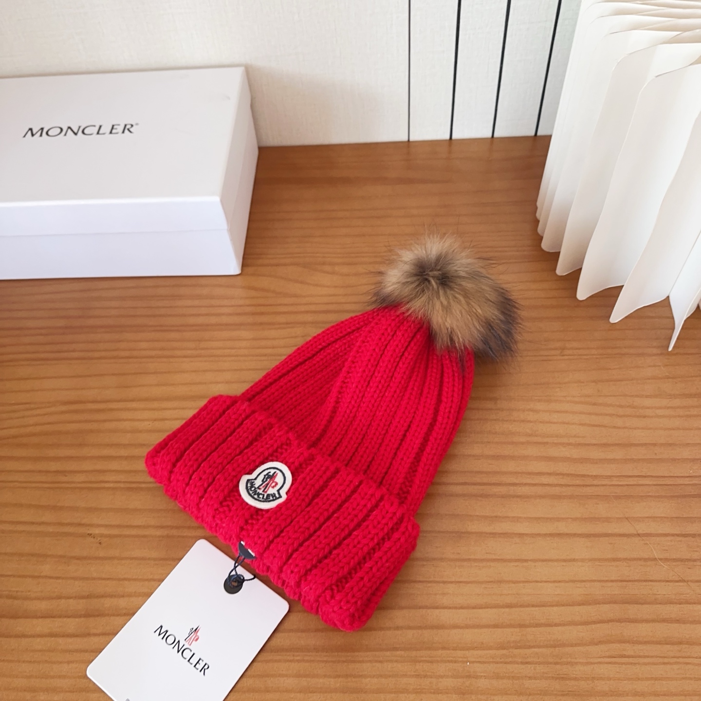 Moncler蒙口25秋冬女士羊毛编织保暖针织帽羊绒软糯般质感，正品级享受！超大狐狸毛球1:1定制，原标