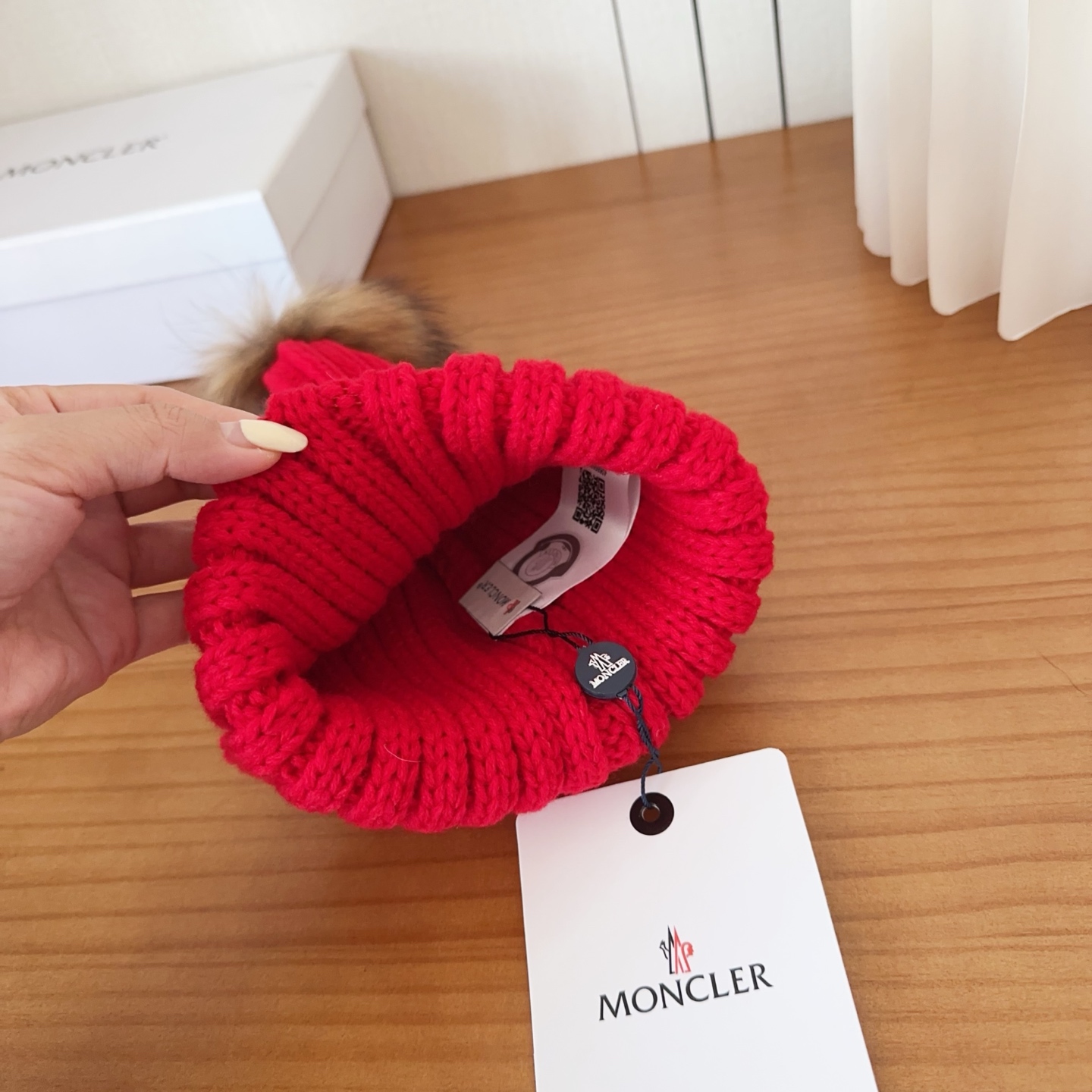 Moncler蒙口25秋冬女士羊毛编织保暖针织帽羊绒软糯般质感，正品级享受！超大狐狸毛球1:1定制，原标