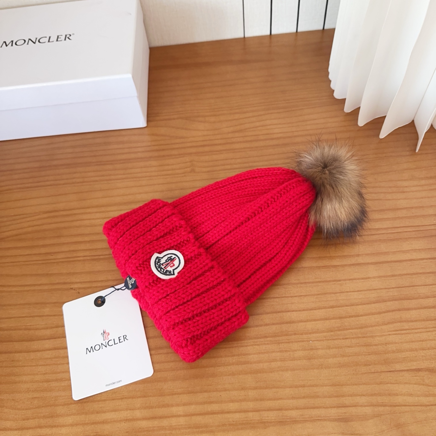 Moncler蒙口25秋冬女士羊毛编织保暖针织帽羊绒软糯般质感，正品级享受！超大狐狸毛球1:1定制，原标