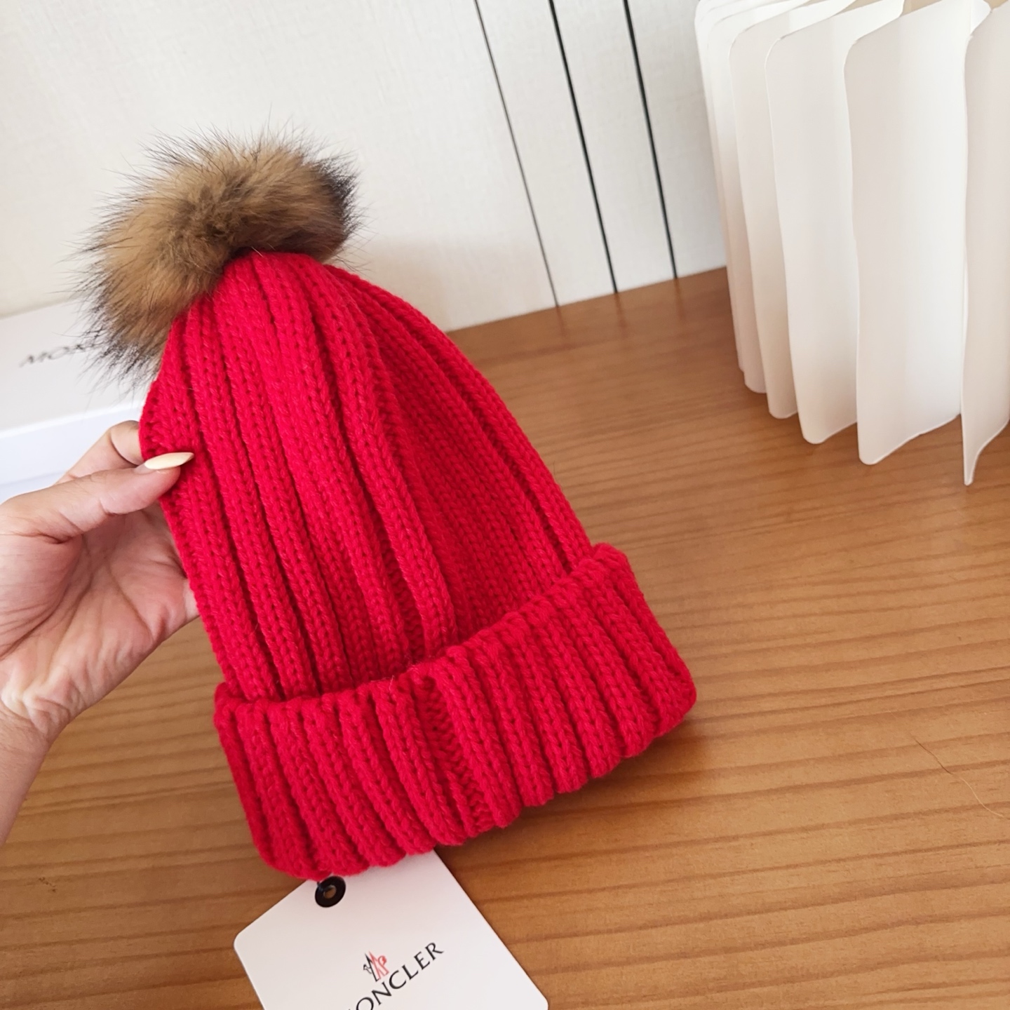 Moncler蒙口25秋冬女士羊毛编织保暖针织帽羊绒软糯般质感，正品级享受！超大狐狸毛球1:1定制，原标