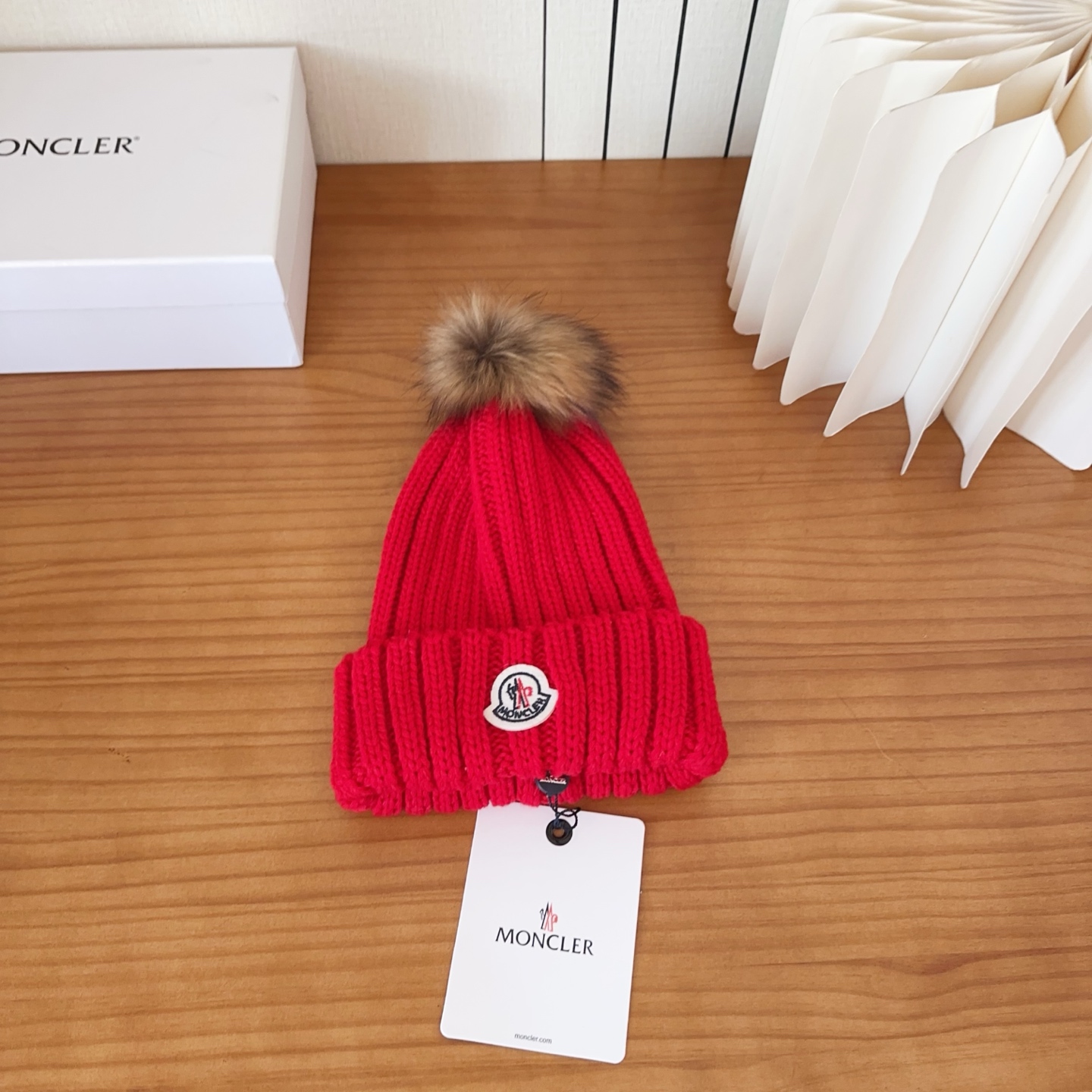 Moncler蒙口25秋冬女士羊毛编织保暖针织帽羊绒软糯般质感，正品级享受！超大狐狸毛球1:1定制，原标