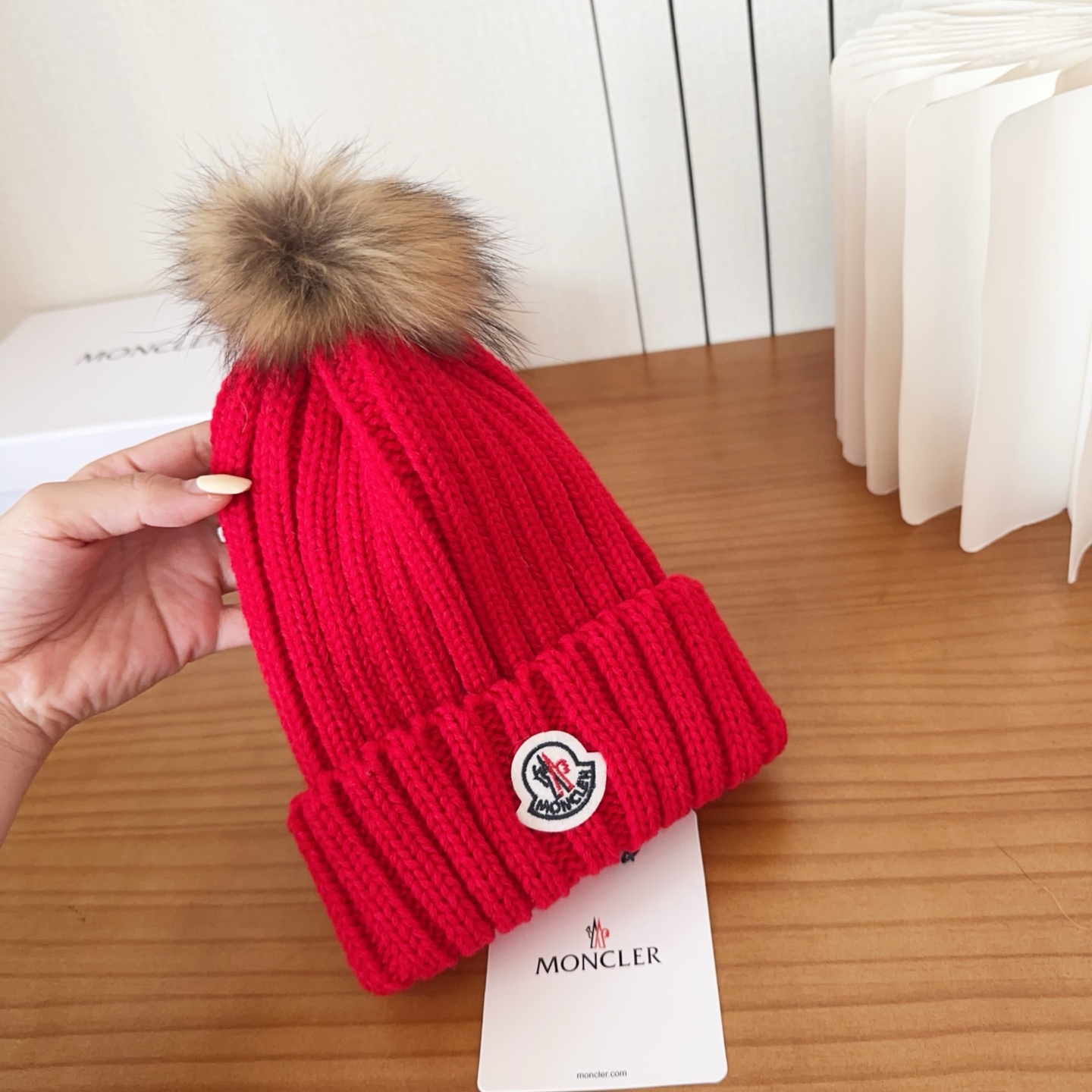 Moncler蒙口25秋冬女士羊毛编织保暖针织帽羊绒软糯般质感，正品级享受！超大狐狸毛球1:1定制，原标