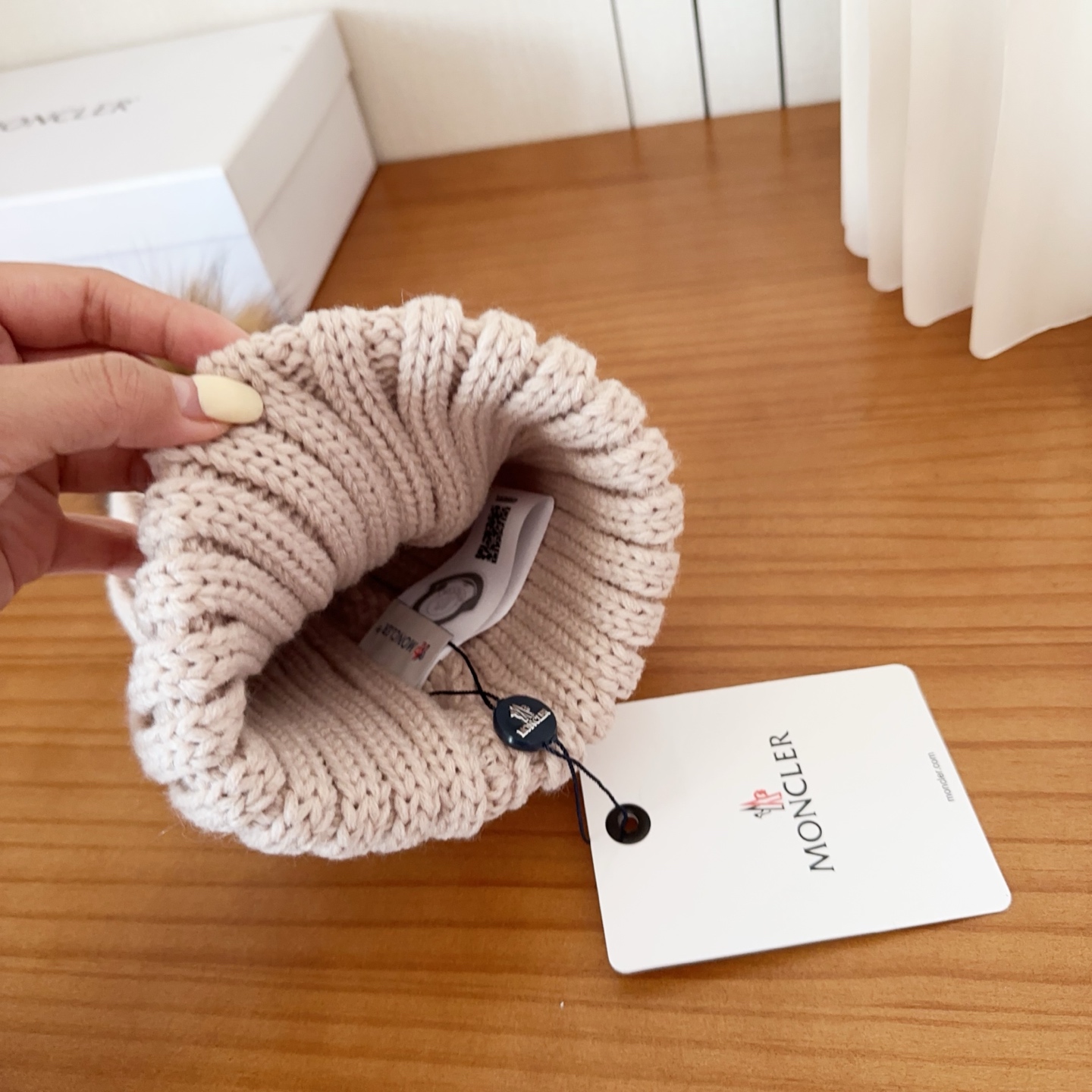 Moncler蒙口25秋冬女士羊毛编织保暖针织帽羊绒软糯般质感，正品级享受！超大狐狸毛球1:1定制，原标