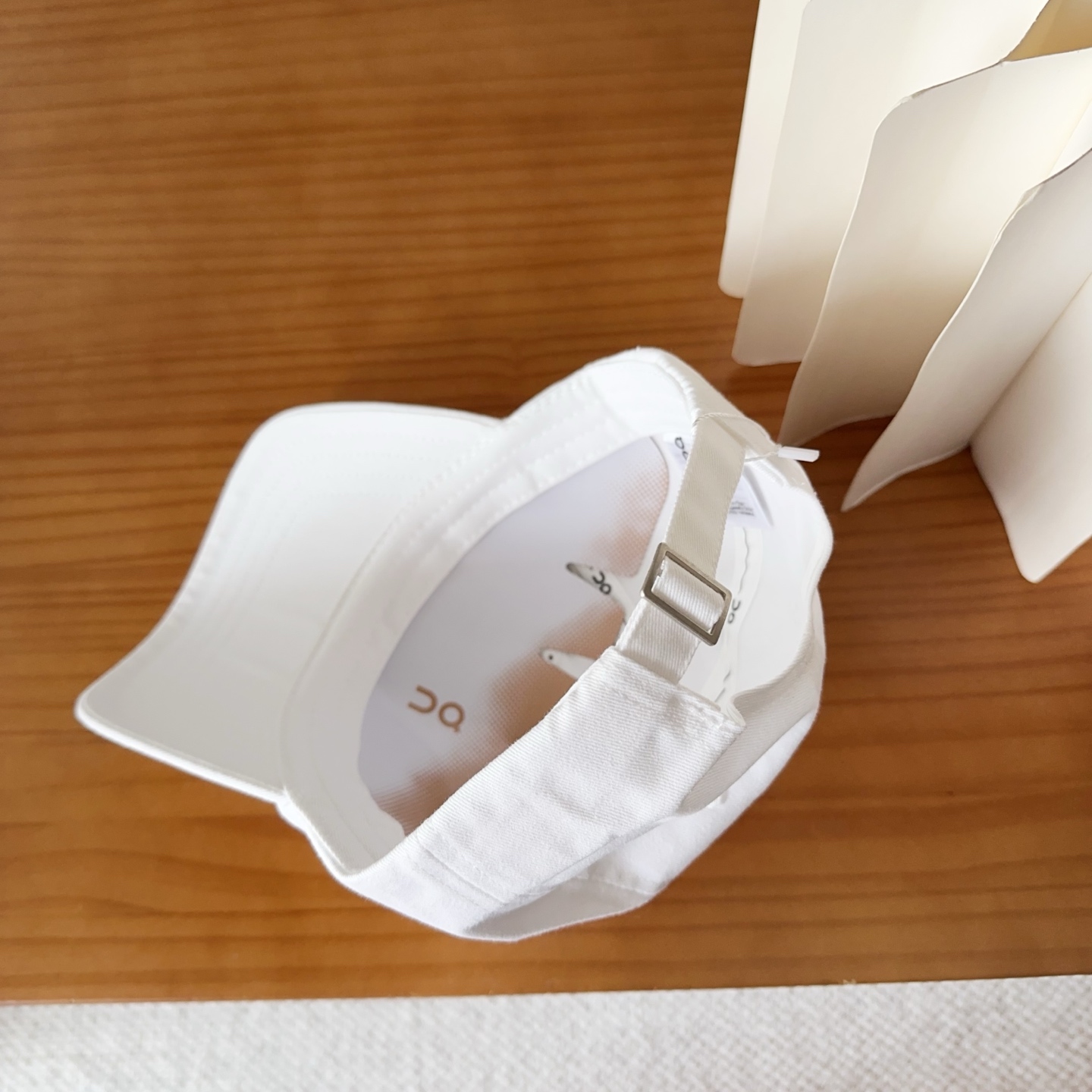 字母纯棉棒球帽，精致爱心🖤小刺绣，可爱减龄，时尚达人潮搭单品！纯棉透气，四季可佩戴！质量超赞！