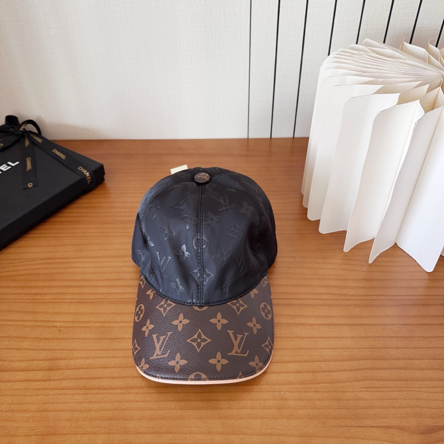 NO:867336,LV Louis Vuitton, classic original baseball cap, LV genuine leather embossed, perennial best-seller at the counter, excellent reputation, 1:1 mold customization, original first-layer cowhide, light and breathable!  The quality is great, the basic head circumference is 57, the patch is adjustable, a hot item!  hat straw hat bucket hat baseball cap,hat,louis vuitton,louis vuitton,espadrilles,cowhide,hats19860909LV路易威登,经典原单棒球帽, LV真皮压花,专柜常年热卖款,口碑极佳,1:1开模订制,原版头层牛皮,轻盈透气！质量超赞,基础头围57,贴片可调节, 爆款！帽子草帽渔夫帽棒球帽,帽子,louis vuitton,louis vuitton,espadrilles,cowhide,hats,hat