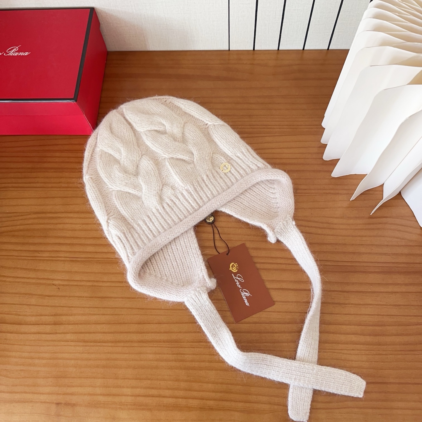 LP秋冬款翻边羊毛针织毛线帽这款必定是极简主义的最爱干净，利索，时尚百搭，绝对不挑脸型！属于时尚经典的万