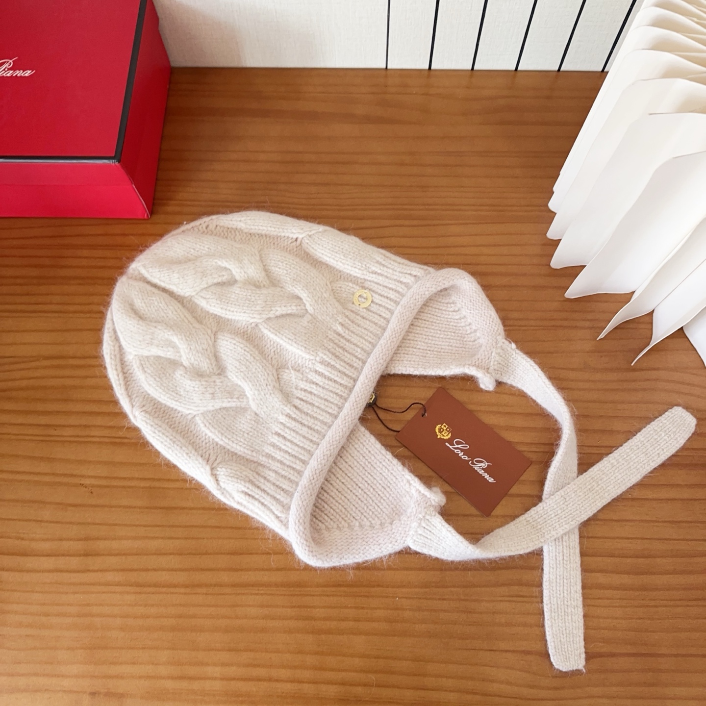 LP秋冬款翻边羊毛针织毛线帽这款必定是极简主义的最爱干净，利索，时尚百搭，绝对不挑脸型！属于时尚经典的万