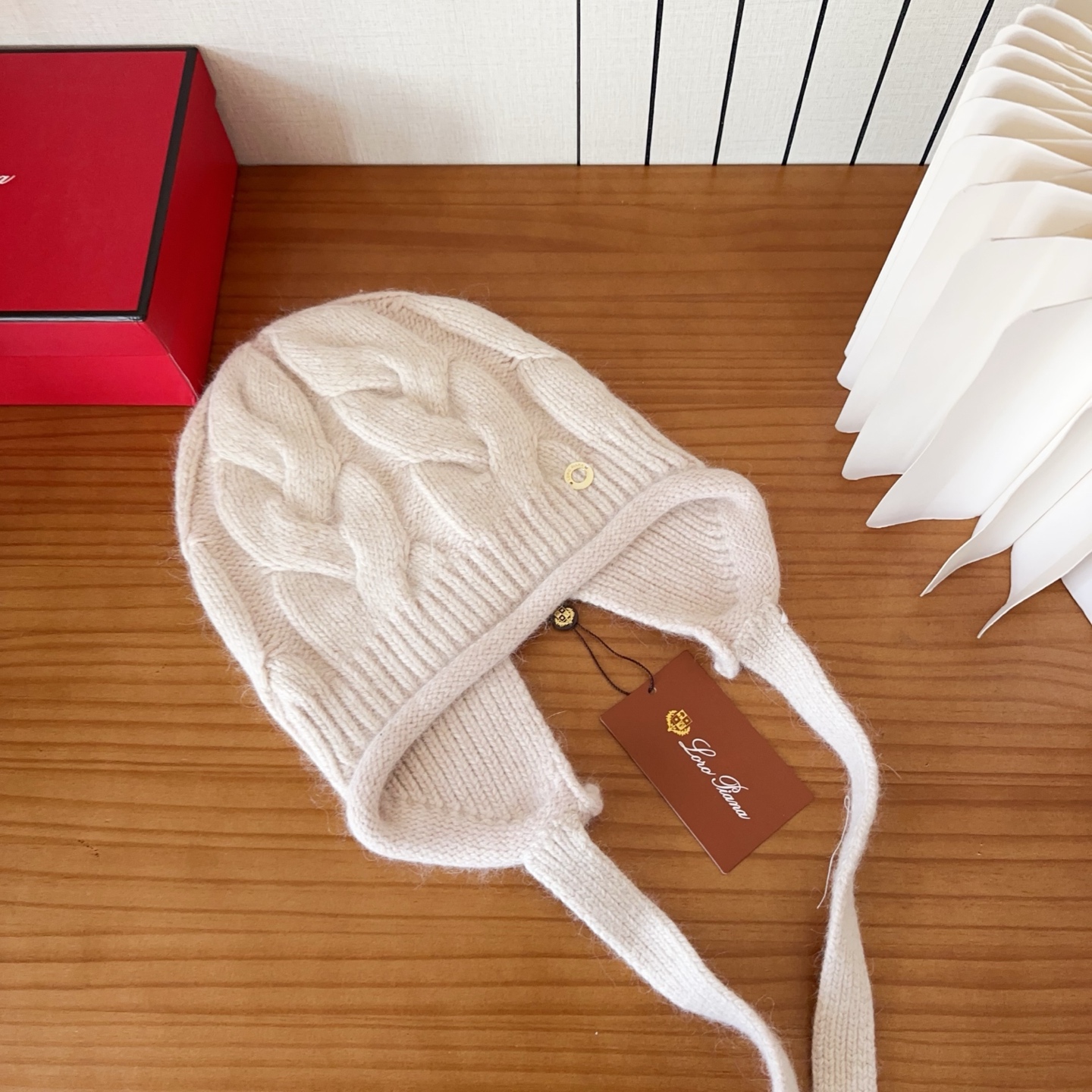 LP秋冬款翻边羊毛针织毛线帽这款必定是极简主义的最爱干净，利索，时尚百搭，绝对不挑脸型！属于时尚经典的万