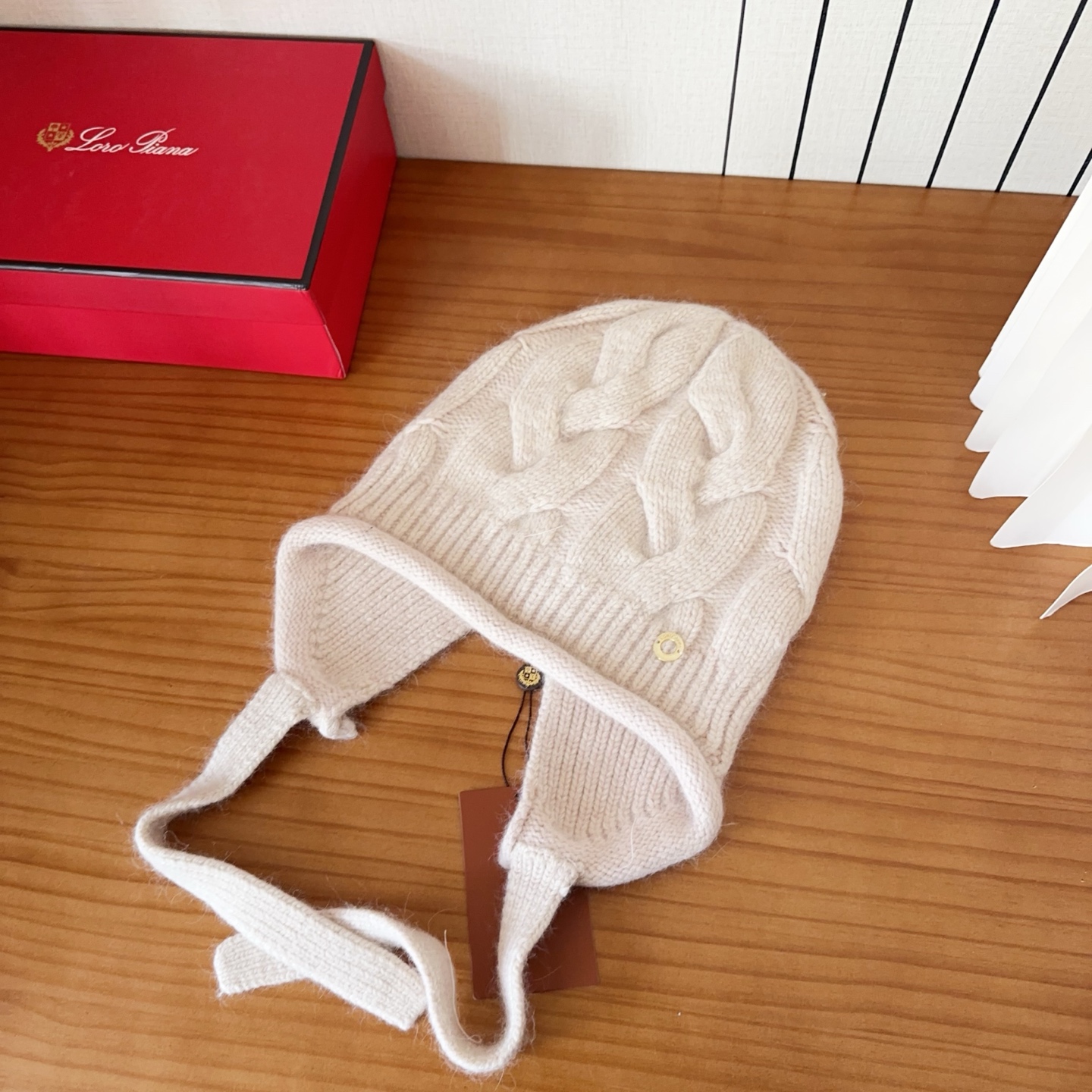 LP秋冬款翻边羊毛针织毛线帽这款必定是极简主义的最爱干净，利索，时尚百搭，绝对不挑脸型！属于时尚经典的万