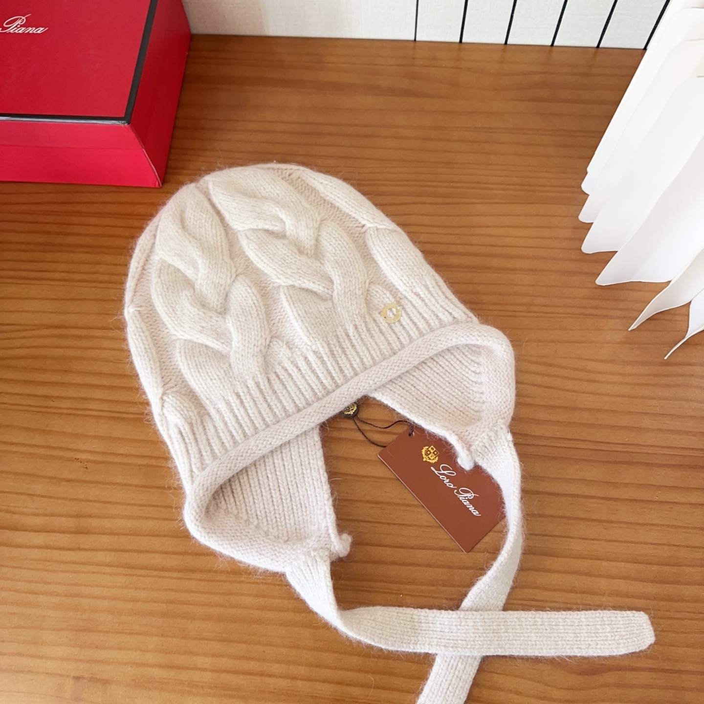 LP秋冬款翻边羊毛针织毛线帽这款必定是极简主义的最爱干净，利索，时尚百搭，绝对不挑脸型！属于时尚经典的万