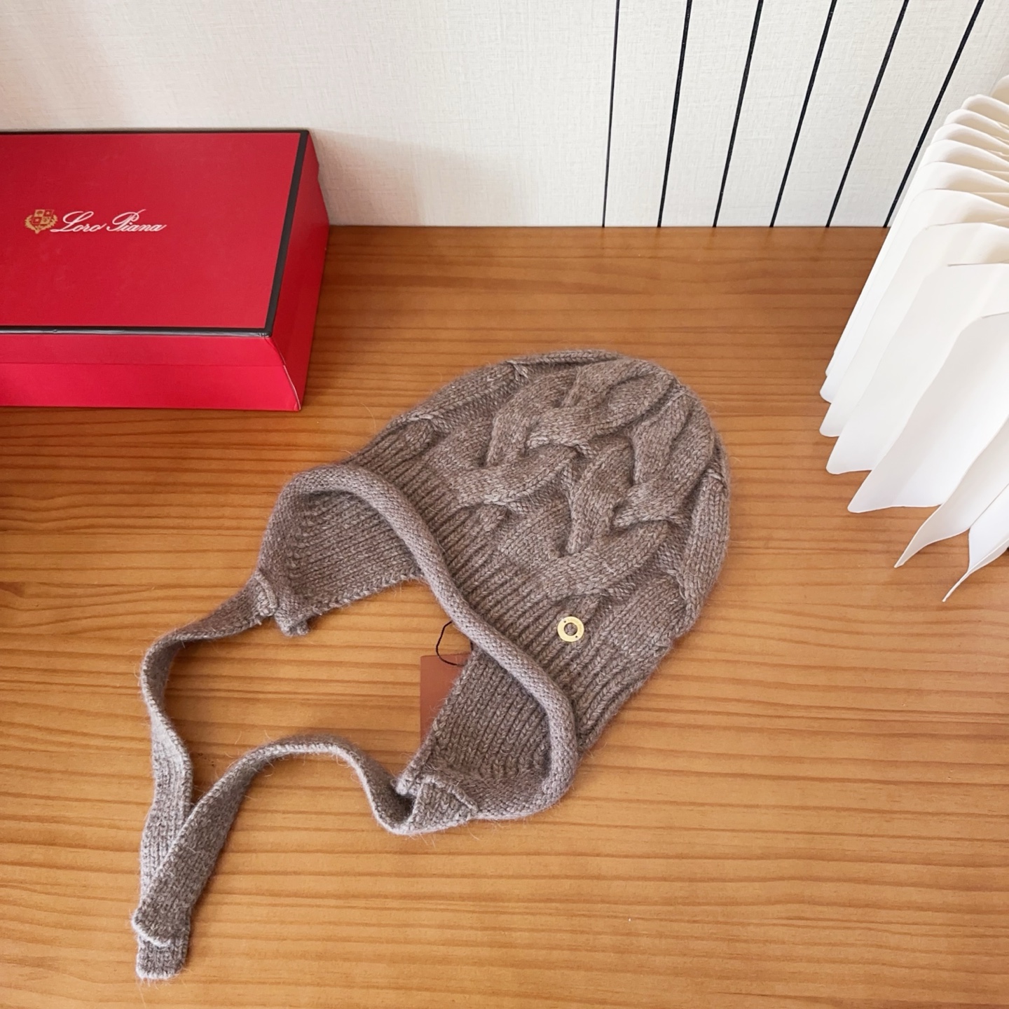 LP秋冬款翻边羊毛针织毛线帽这款必定是极简主义的最爱干净，利索，时尚百搭，绝对不挑脸型！属于时尚经典的万