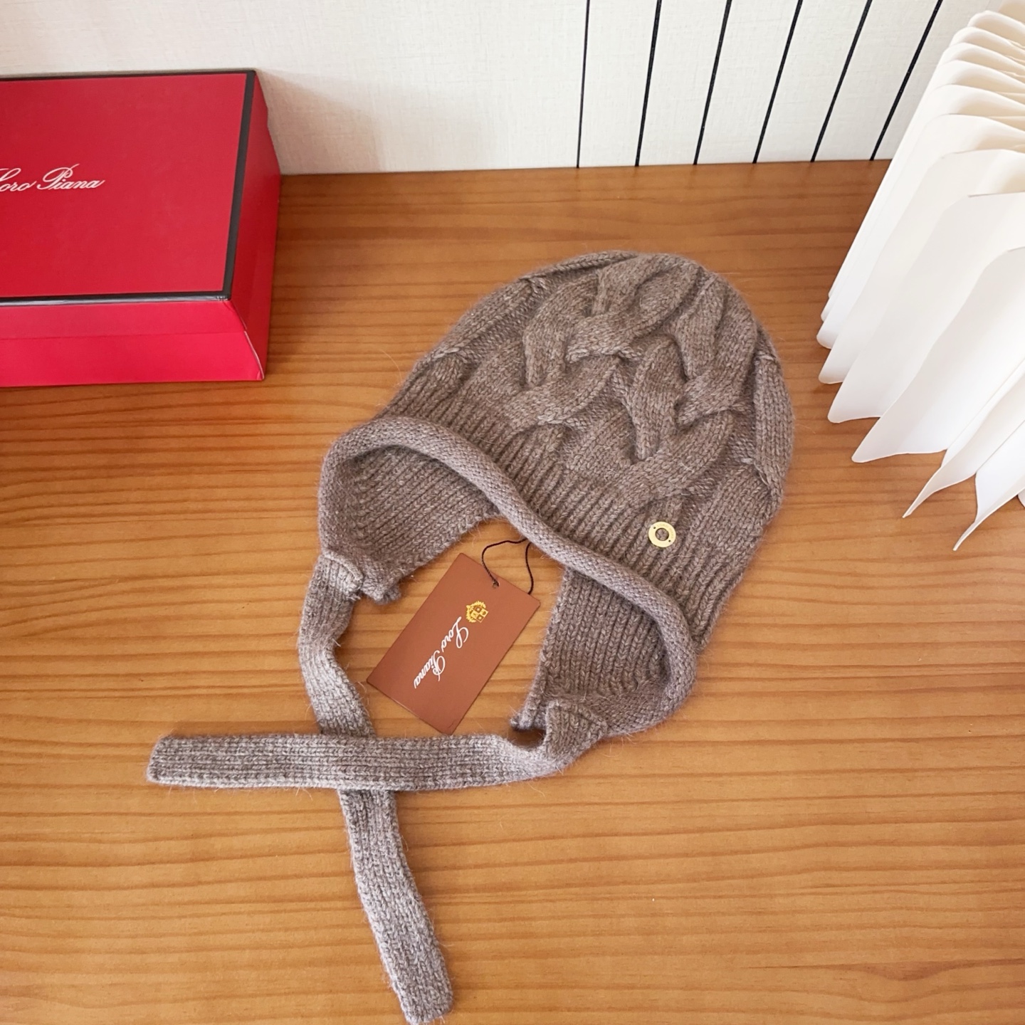 LP秋冬款翻边羊毛针织毛线帽这款必定是极简主义的最爱干净，利索，时尚百搭，绝对不挑脸型！属于时尚经典的万