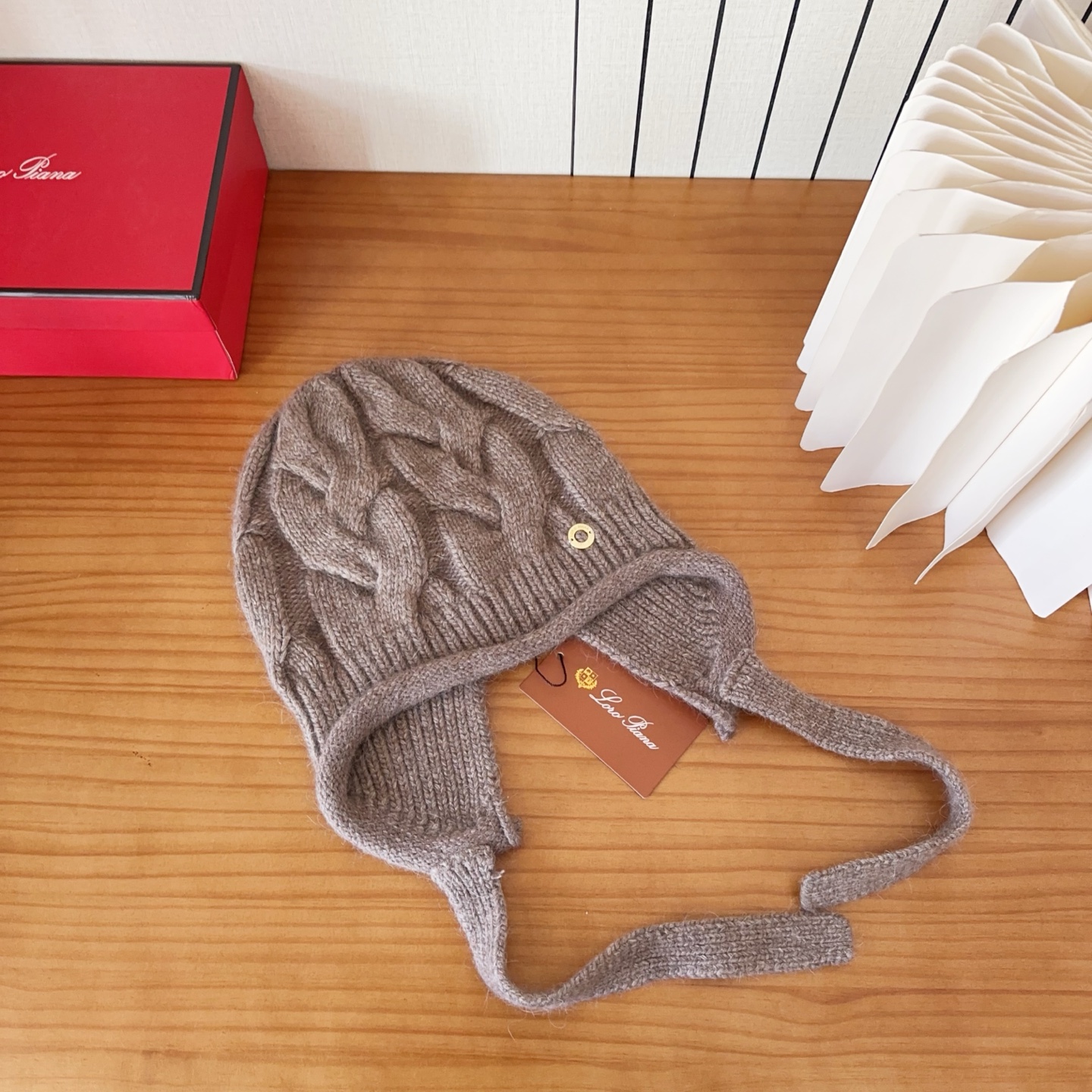 LP秋冬款翻边羊毛针织毛线帽这款必定是极简主义的最爱干净，利索，时尚百搭，绝对不挑脸型！属于时尚经典的万