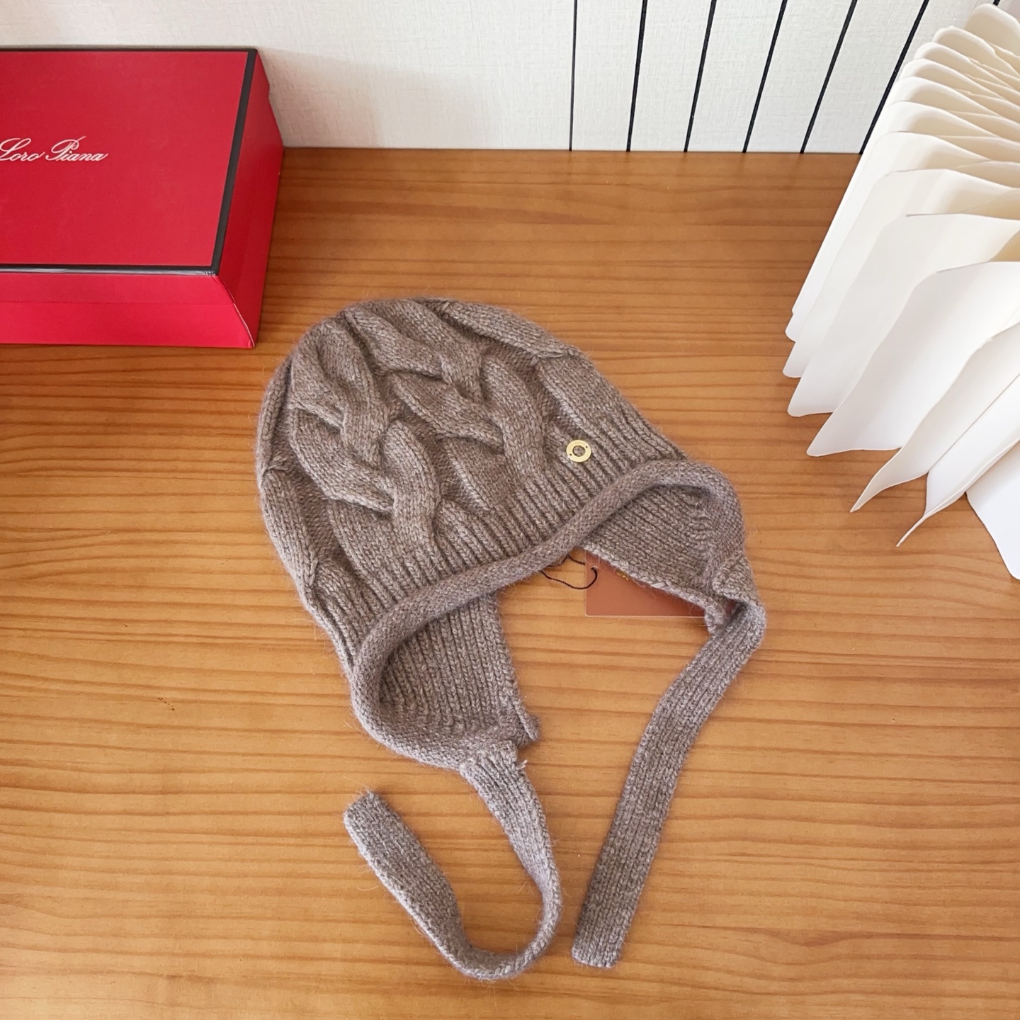 LP秋冬款翻边羊毛针织毛线帽这款必定是极简主义的最爱干净，利索，时尚百搭，绝对不挑脸型！属于时尚经典的万