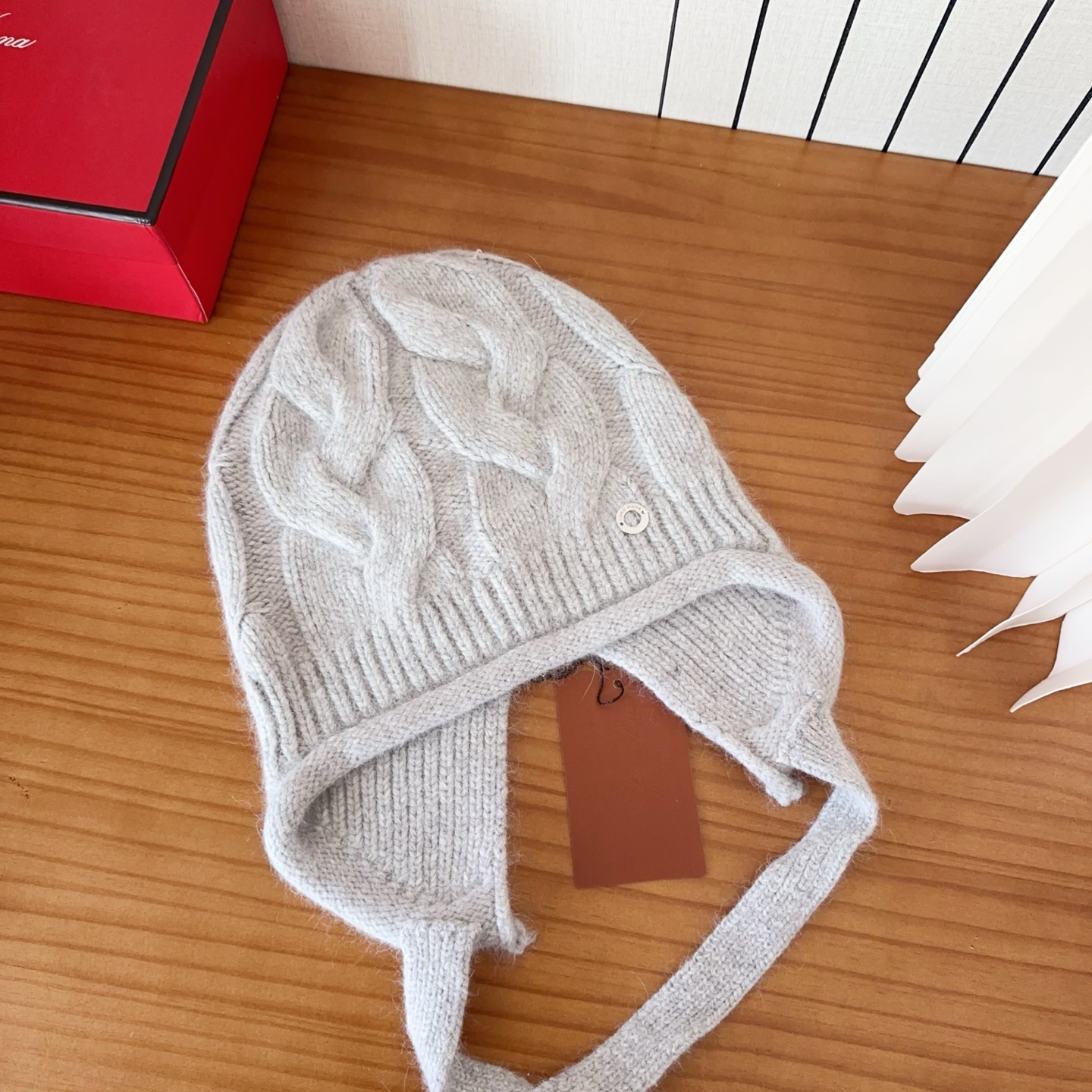 LP秋冬款翻边羊毛针织毛线帽这款必定是极简主义的最爱干净，利索，时尚百搭，绝对不挑脸型！属于时尚经典的万