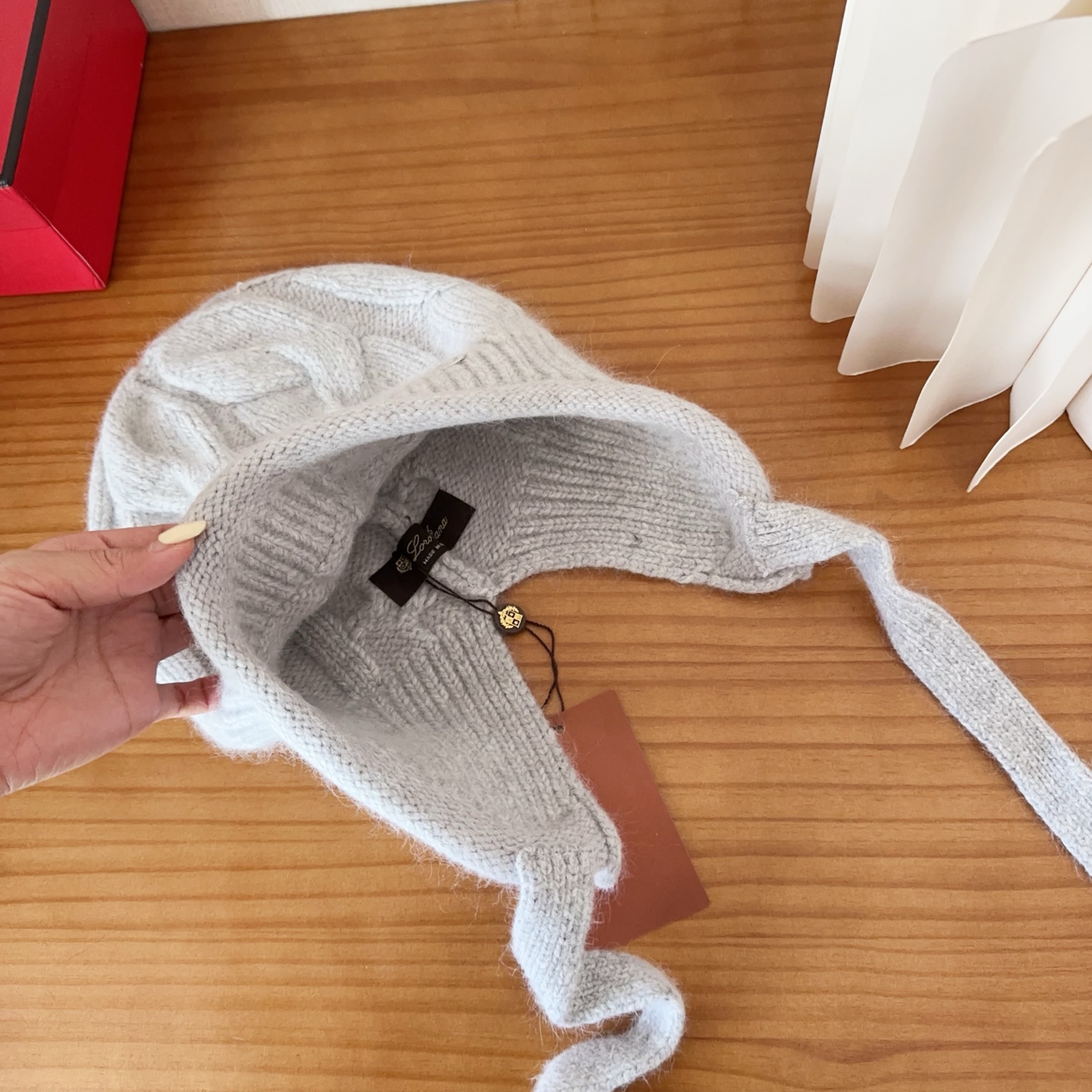 LP秋冬款翻边羊毛针织毛线帽这款必定是极简主义的最爱干净，利索，时尚百搭，绝对不挑脸型！属于时尚经典的万