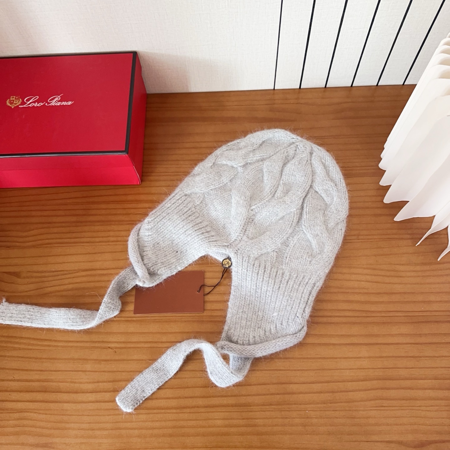 LP秋冬款翻边羊毛针织毛线帽这款必定是极简主义的最爱干净，利索，时尚百搭，绝对不挑脸型！属于时尚经典的万