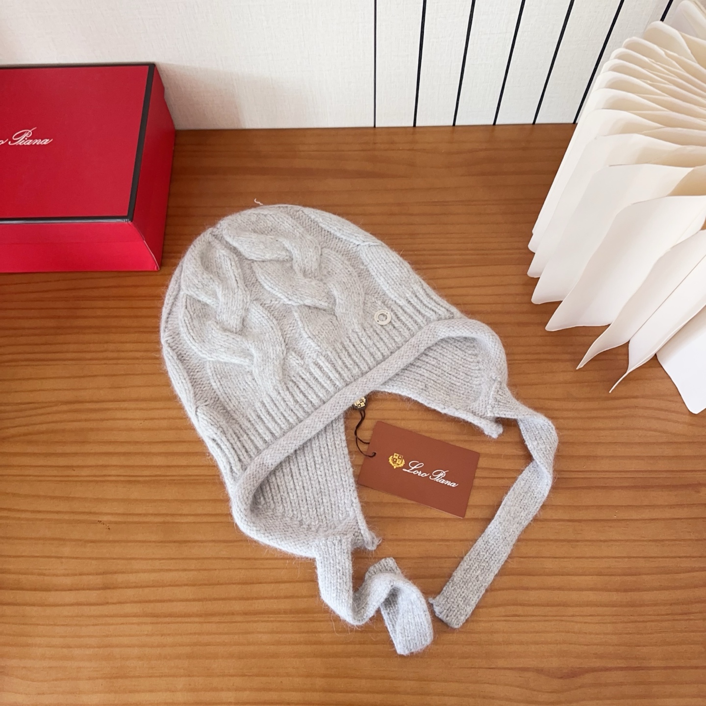 LP秋冬款翻边羊毛针织毛线帽这款必定是极简主义的最爱干净，利索，时尚百搭，绝对不挑脸型！属于时尚经典的万