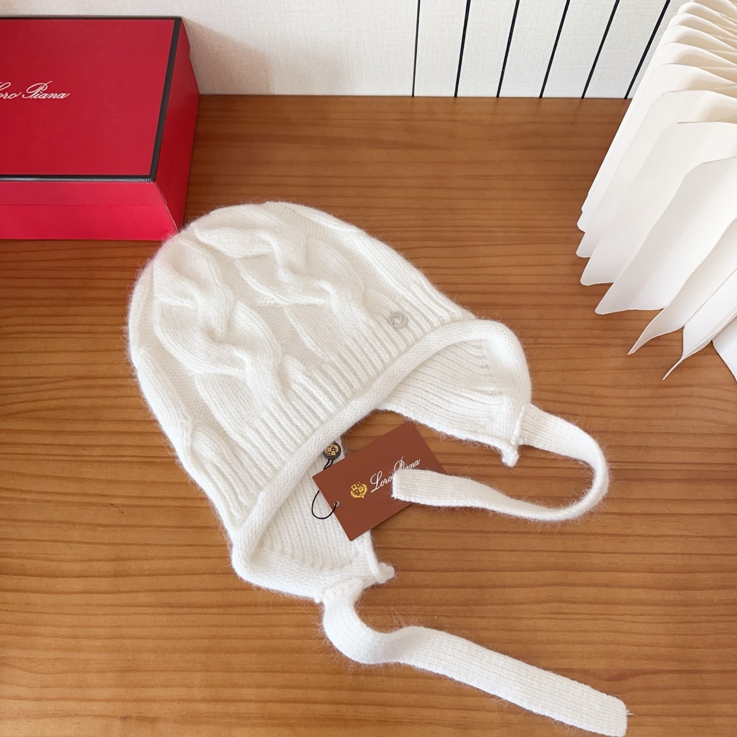 LP秋冬款翻边羊毛针织毛线帽这款必定是极简主义的最爱干净，利索，时尚百搭，绝对不挑脸型！属于时尚经典的万