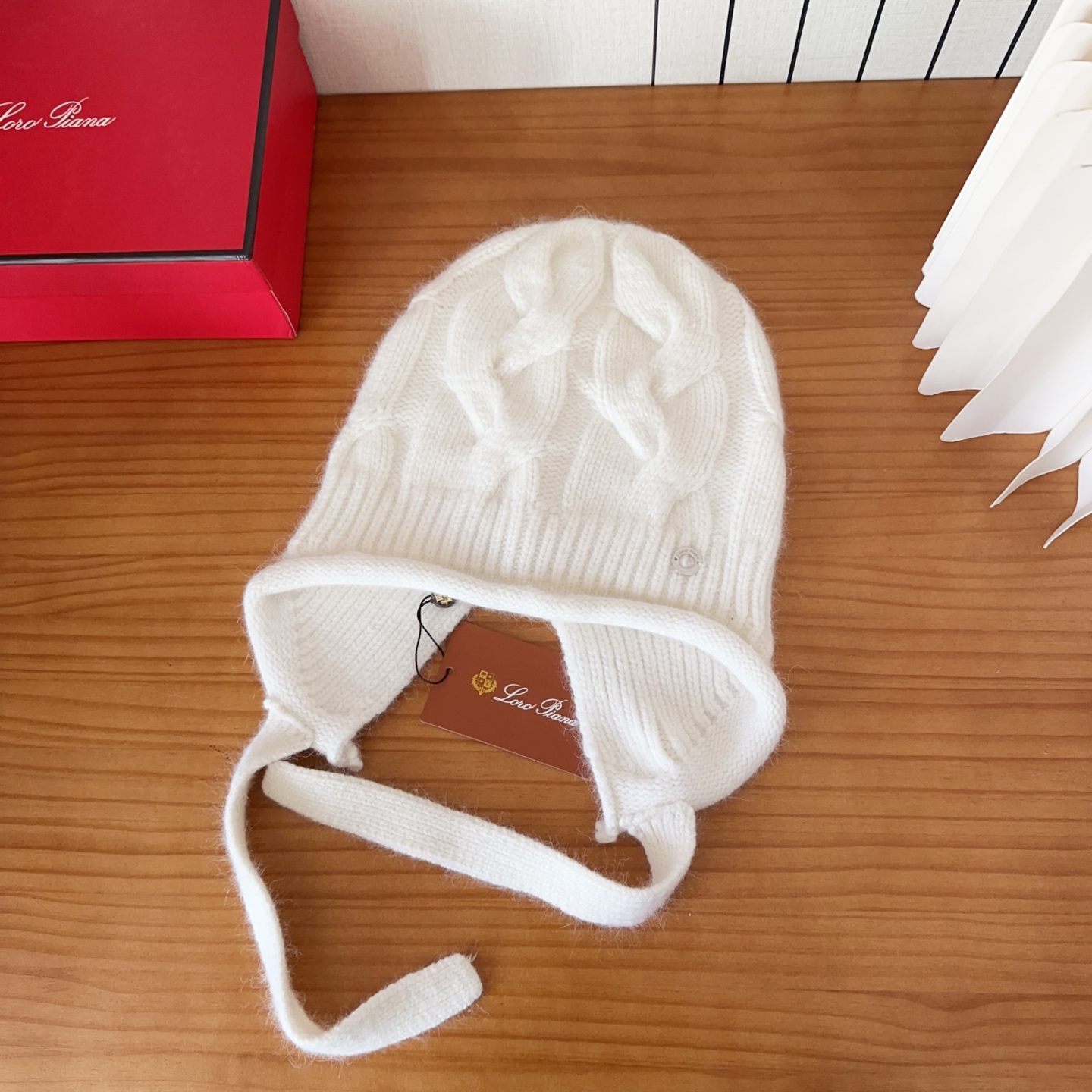 LP秋冬款翻边羊毛针织毛线帽这款必定是极简主义的最爱干净，利索，时尚百搭，绝对不挑脸型！属于时尚经典的万