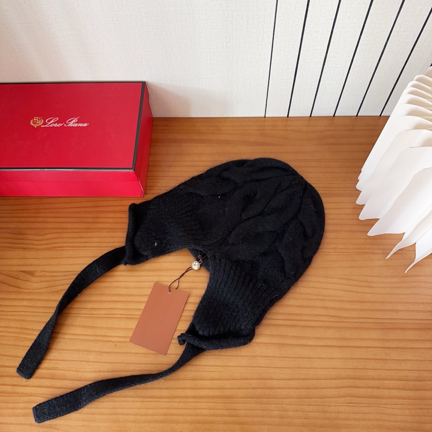 LP秋冬款翻边羊毛针织毛线帽这款必定是极简主义的最爱干净，利索，时尚百搭，绝对不挑脸型！属于时尚经典的万