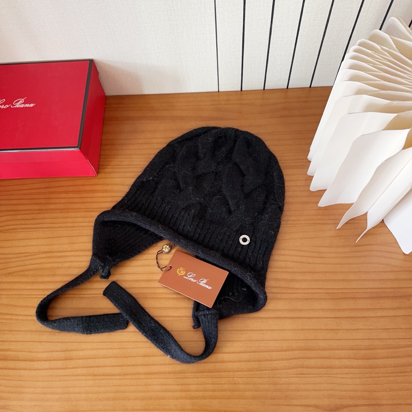 LP秋冬款翻边羊毛针织毛线帽这款必定是极简主义的最爱干净，利索，时尚百搭，绝对不挑脸型！属于时尚经典的万