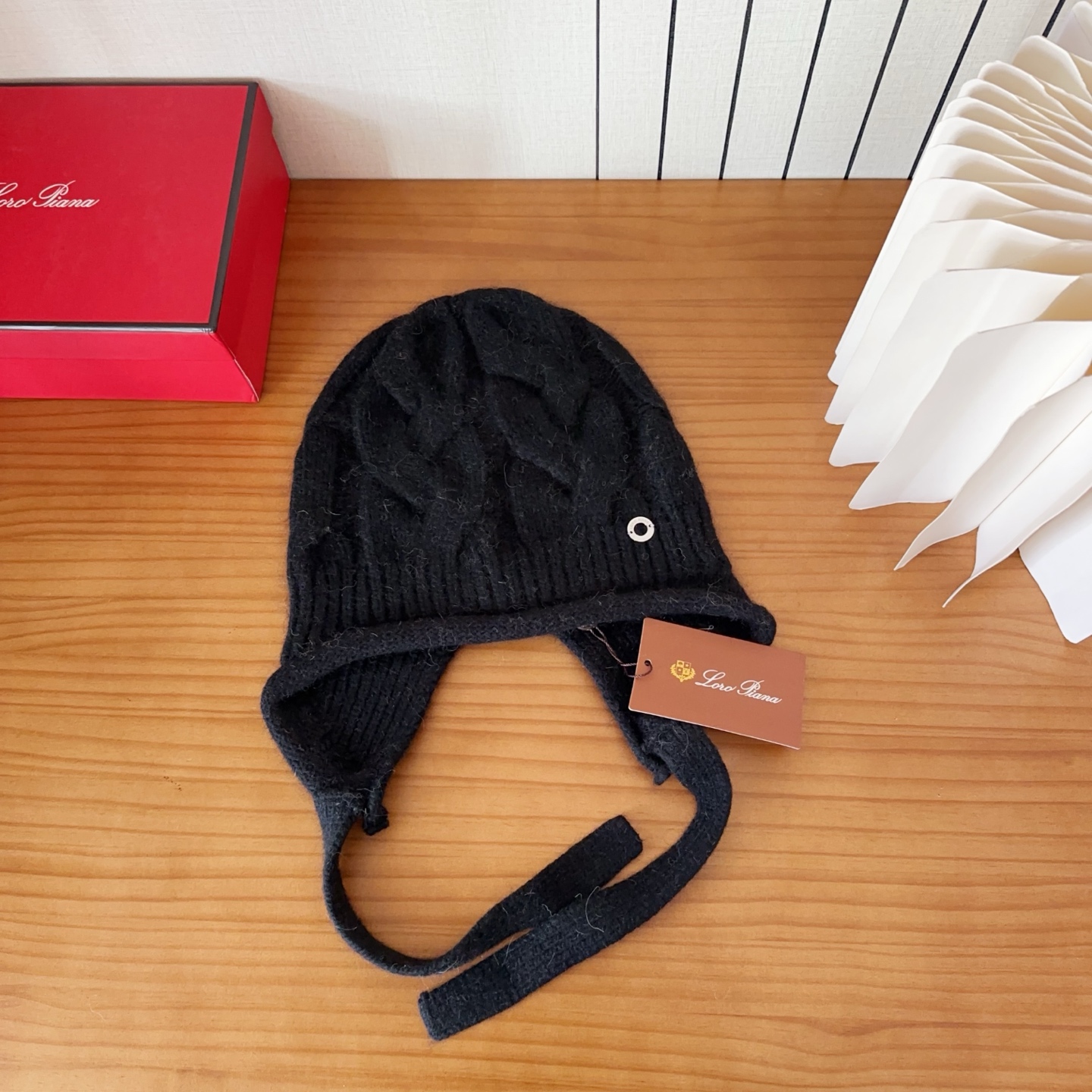 LP秋冬款翻边羊毛针织毛线帽这款必定是极简主义的最爱干净，利索，时尚百搭，绝对不挑脸型！属于时尚经典的万