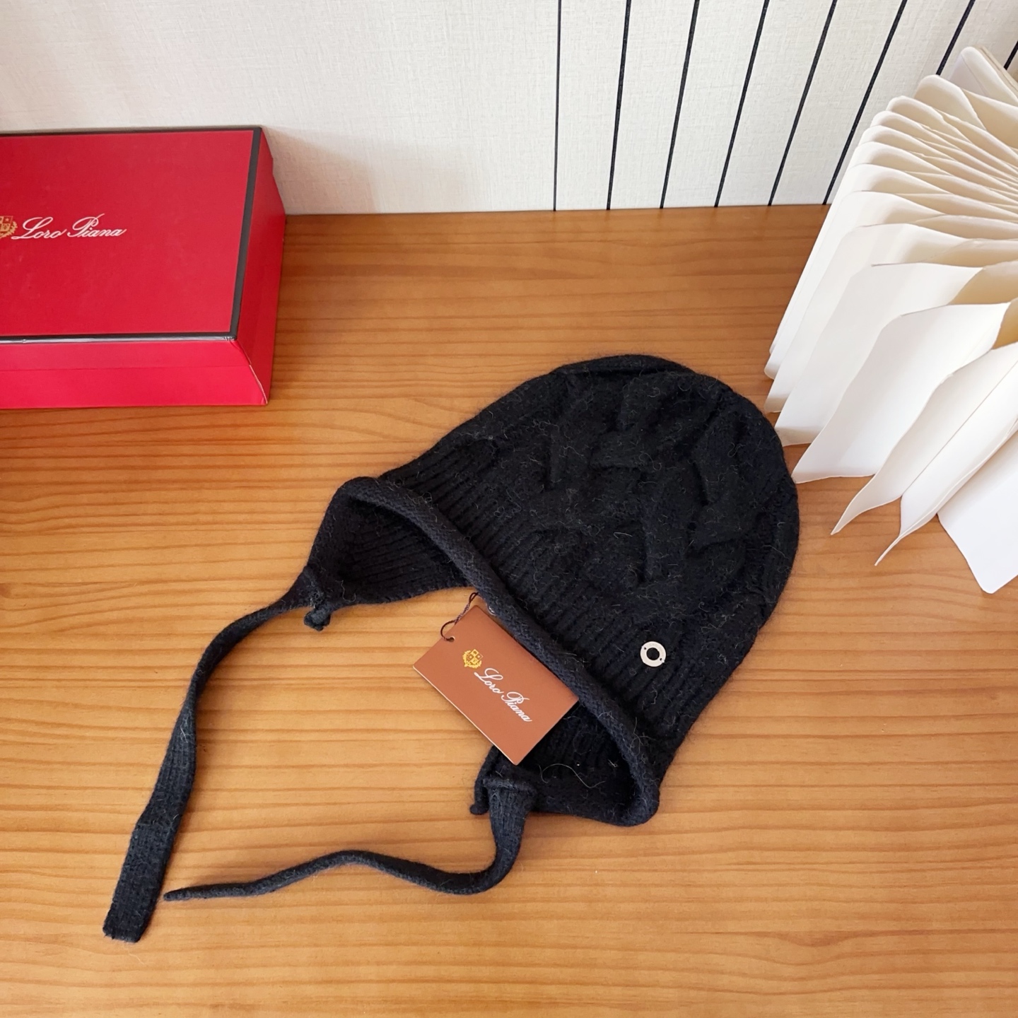 LP秋冬款翻边羊毛针织毛线帽这款必定是极简主义的最爱干净，利索，时尚百搭，绝对不挑脸型！属于时尚经典的万