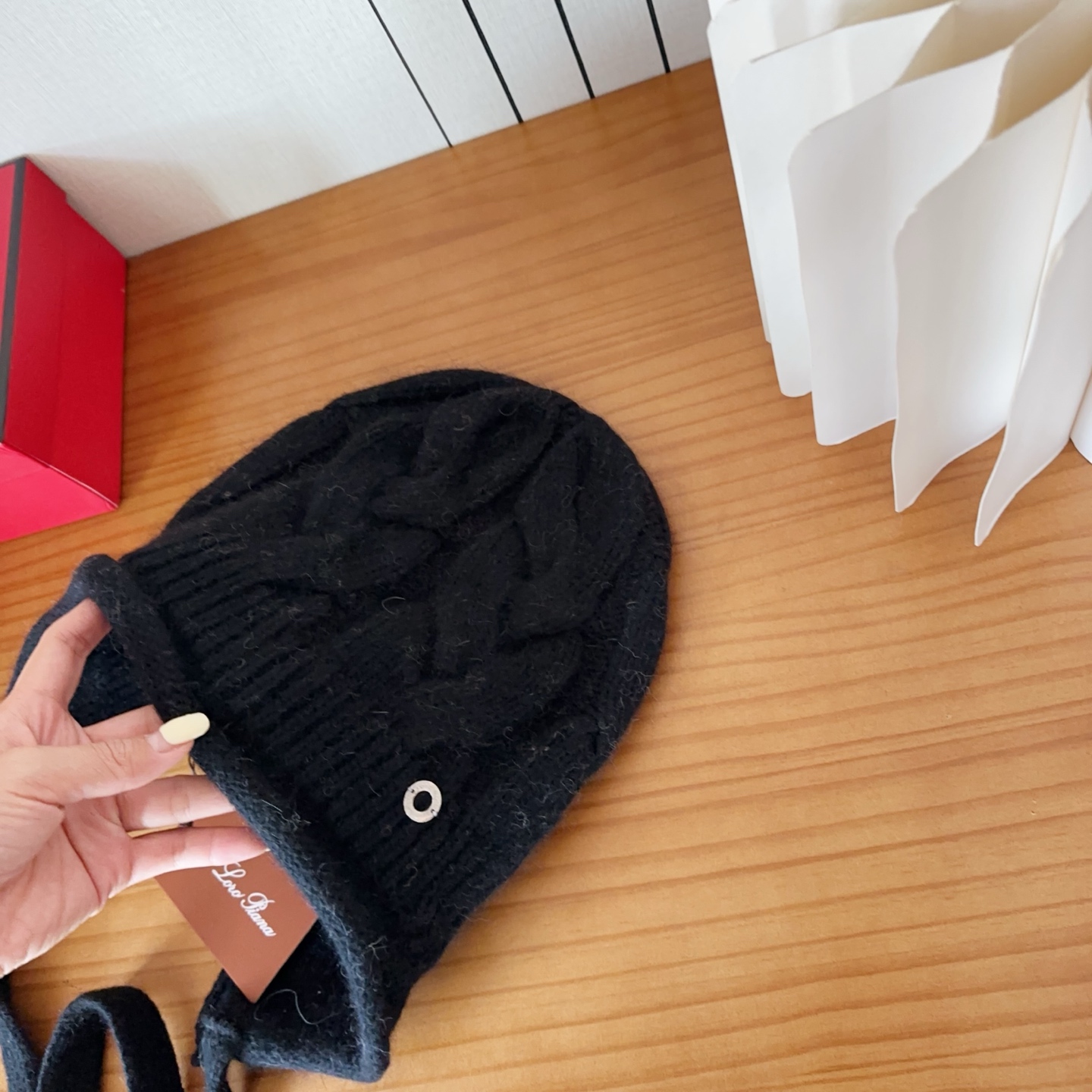 LP秋冬款翻边羊毛针织毛线帽这款必定是极简主义的最爱干净，利索，时尚百搭，绝对不挑脸型！属于时尚经典的万